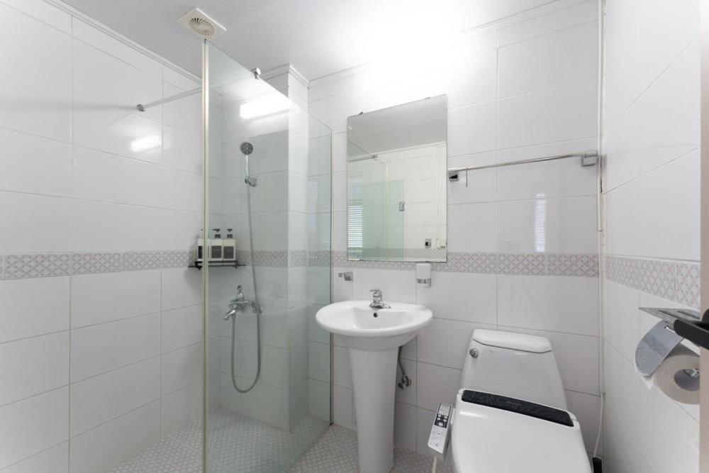 Double or Twin Room with Sea View photo 3