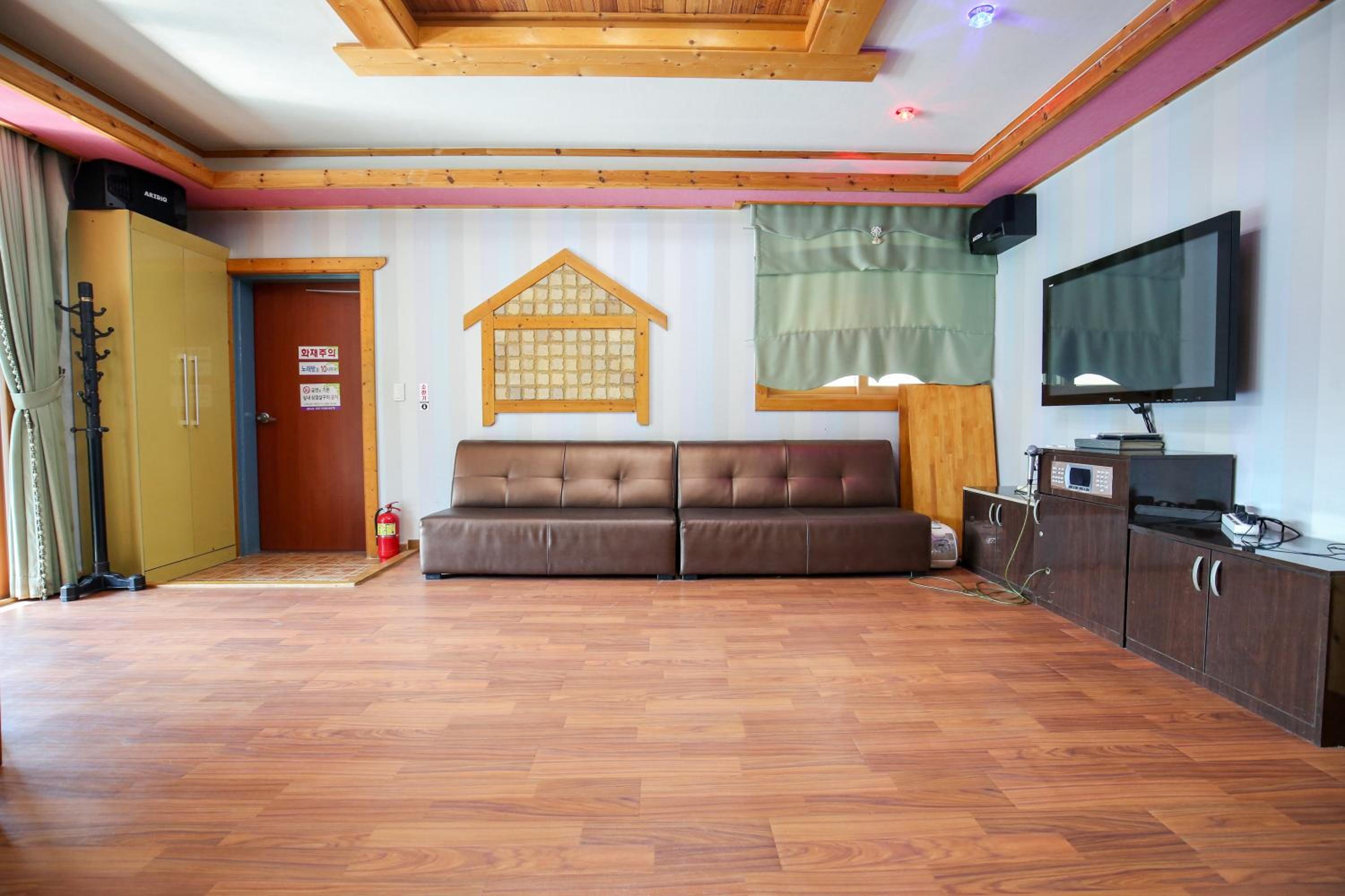 Family Room - Photo 1