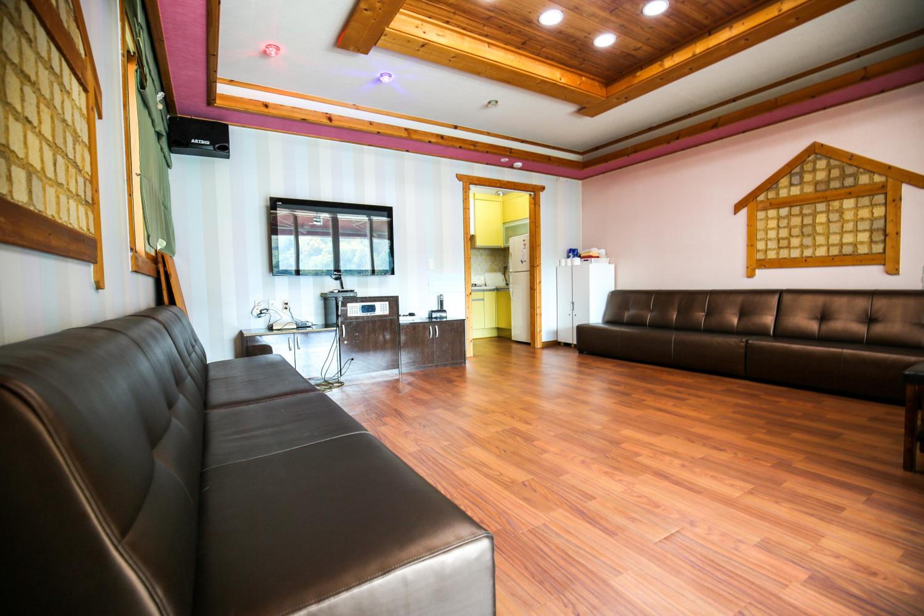 Family Room - Photo 15
