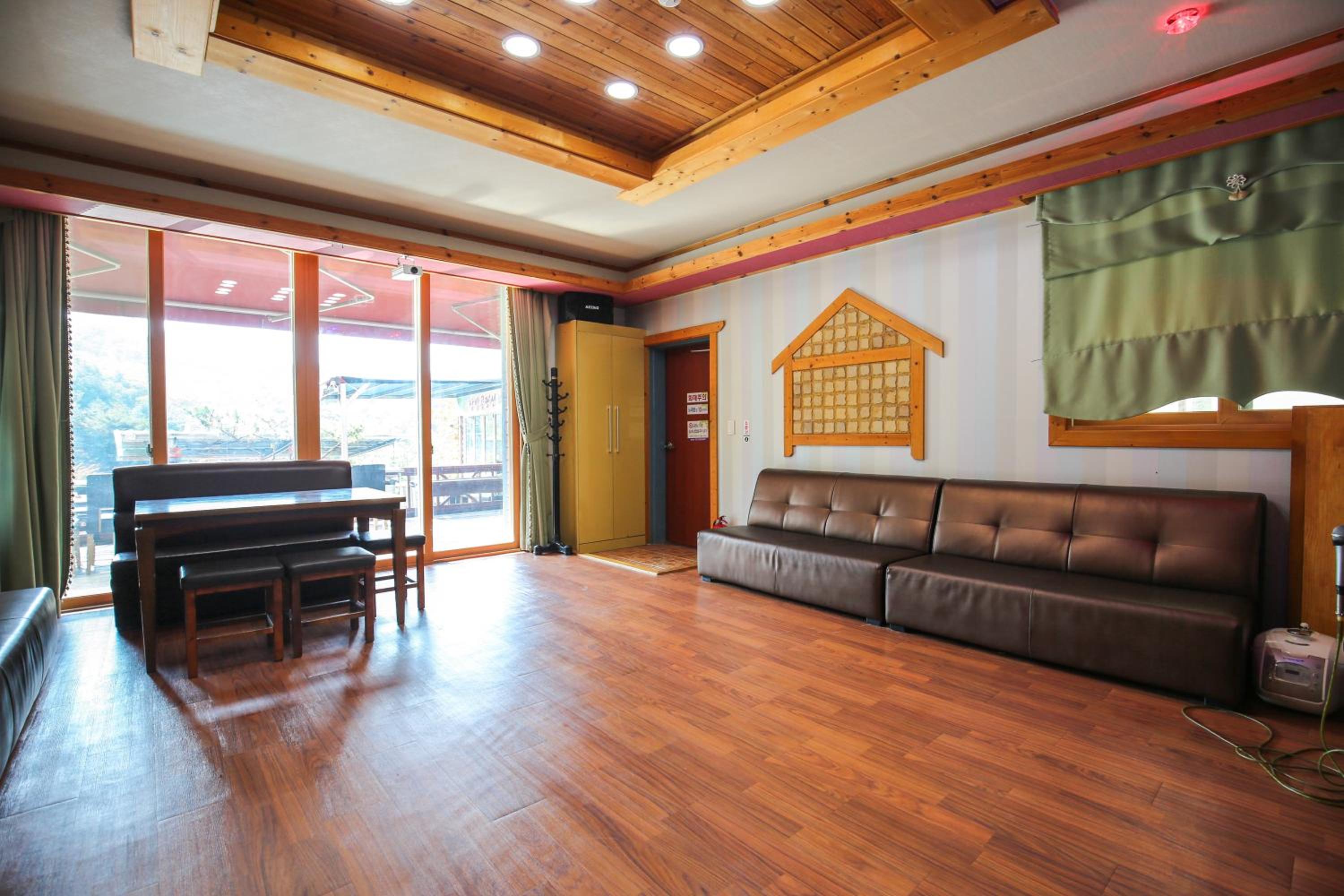 Family Room - Photo 17