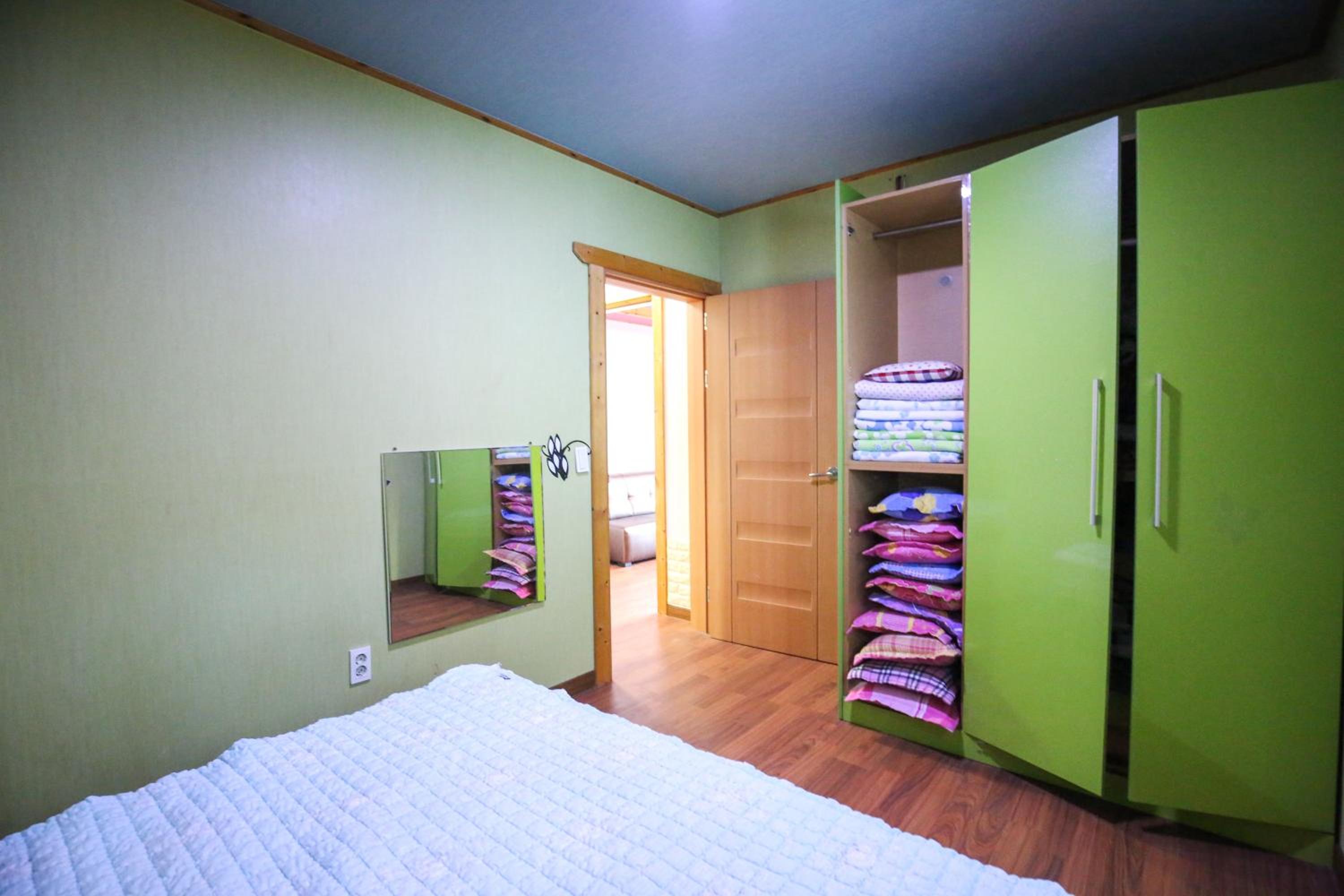Family Room - Photo 5