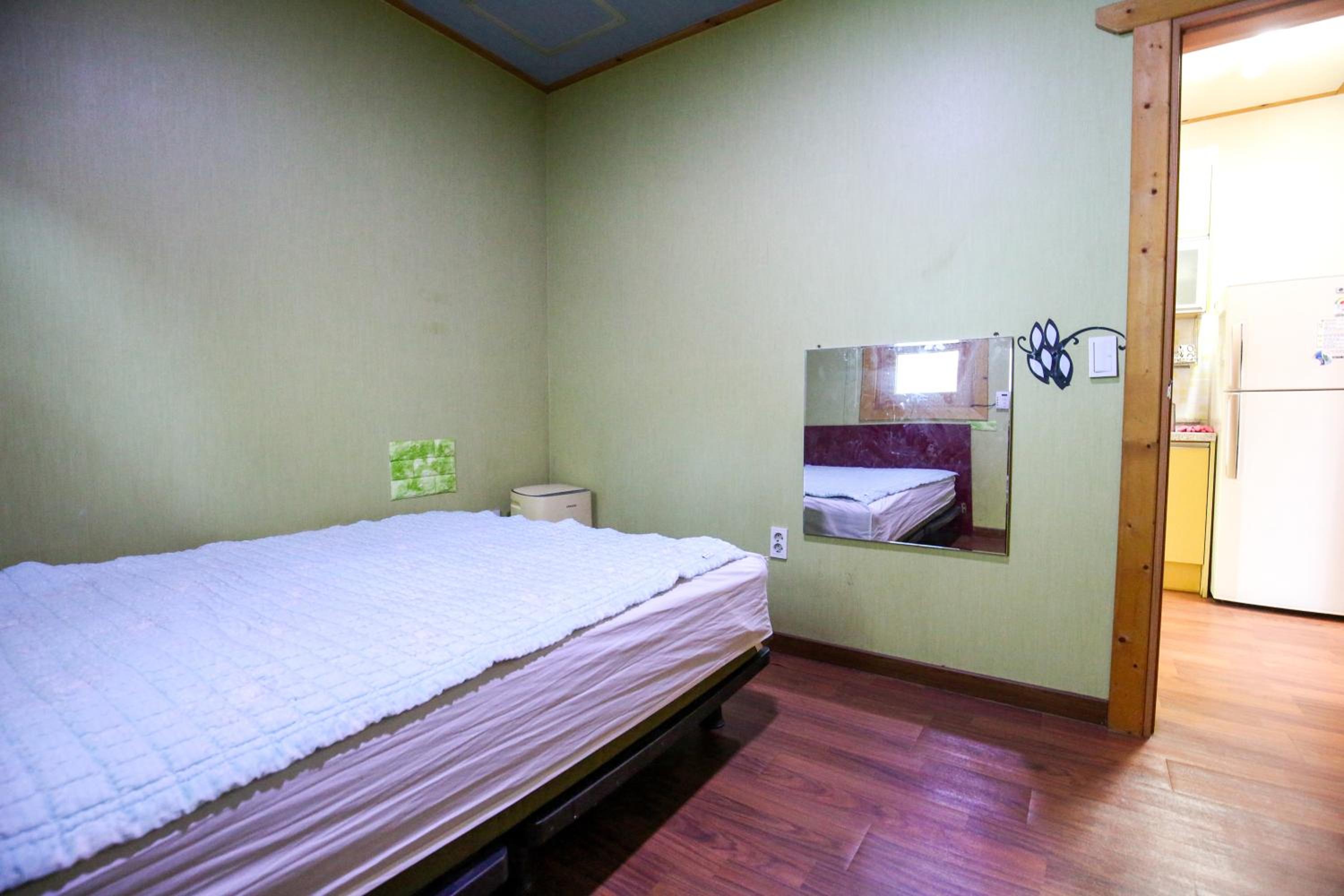 Family Room - Photo 4