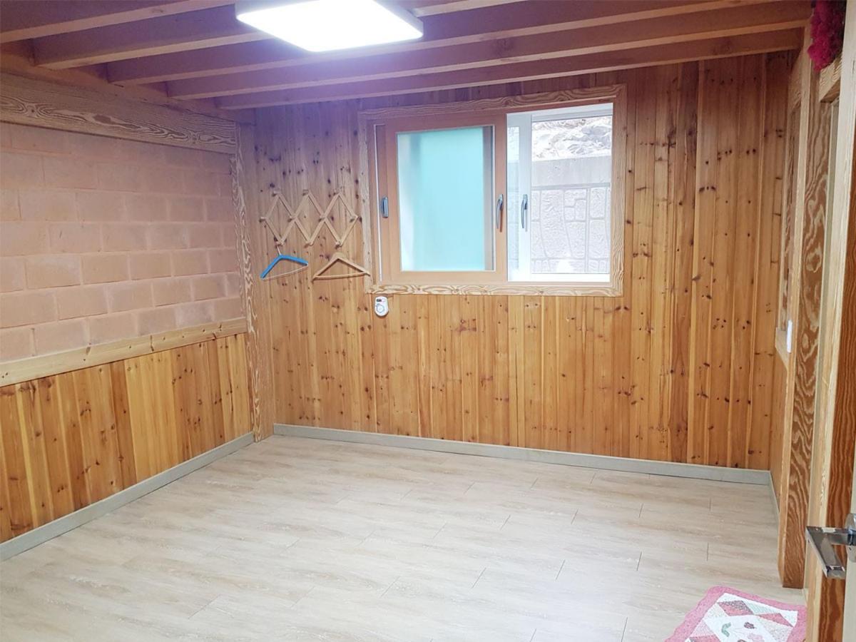 Family Room 1 photo 1