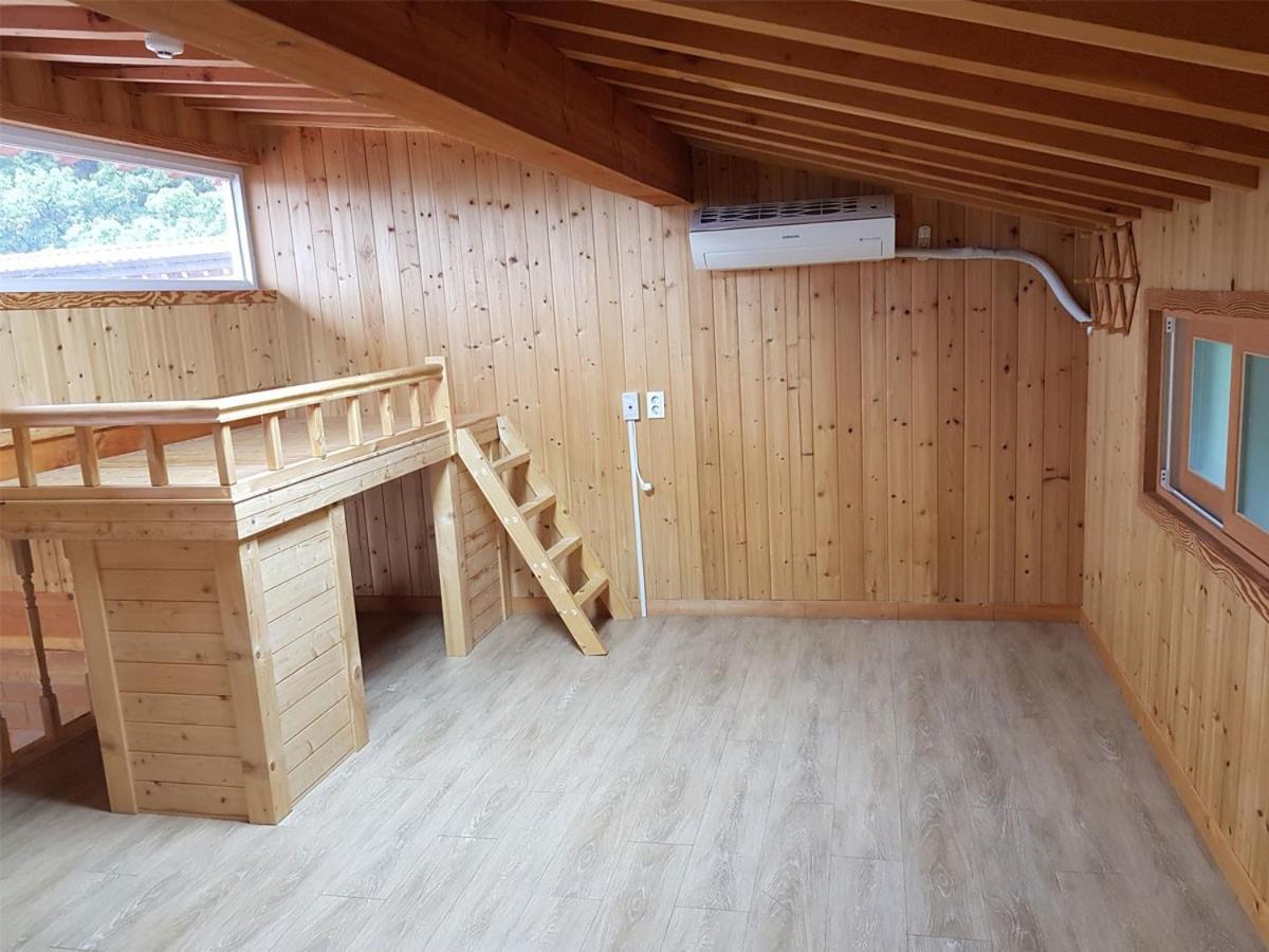 Family Room 1 photo 3