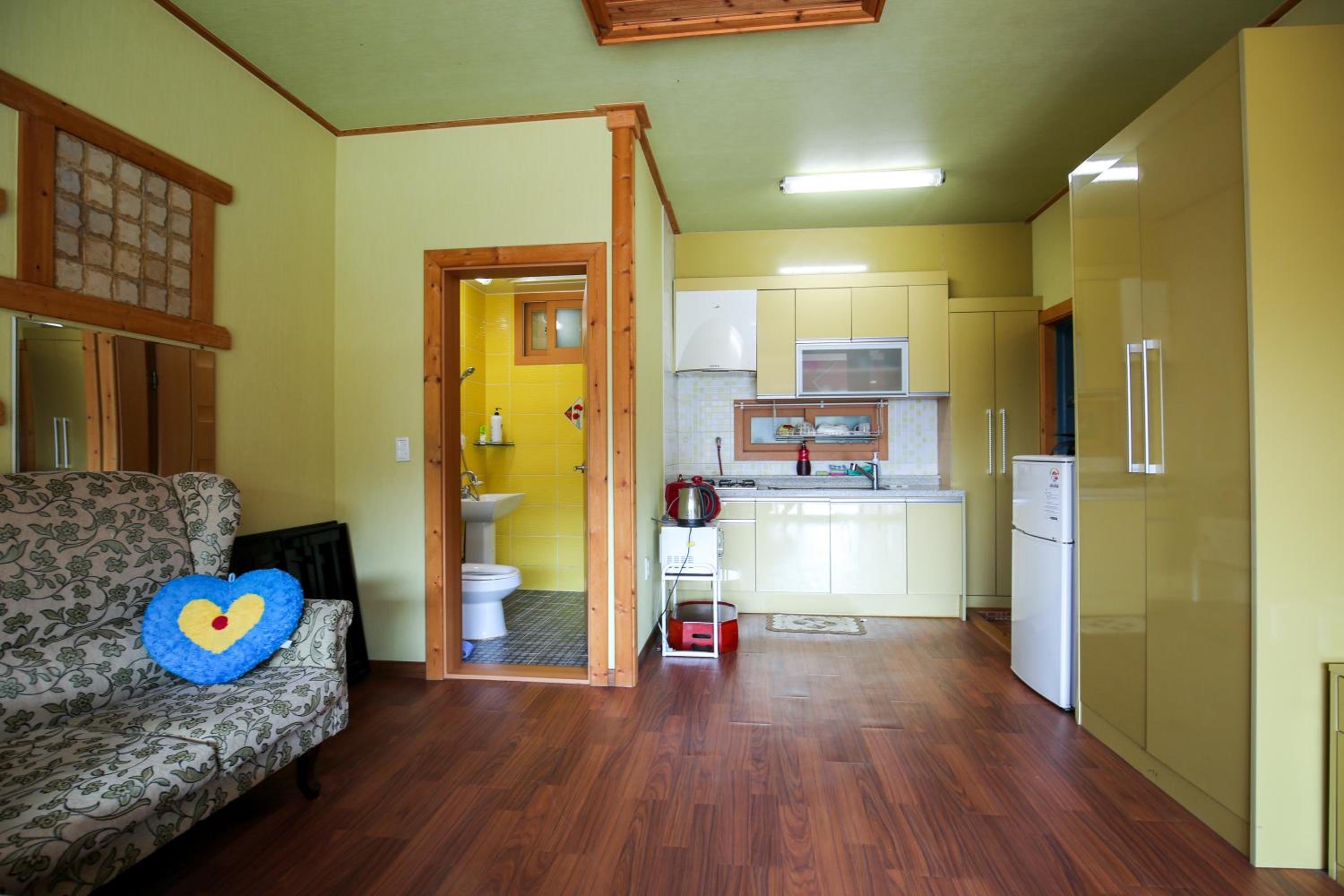 Double Room - Photo 9