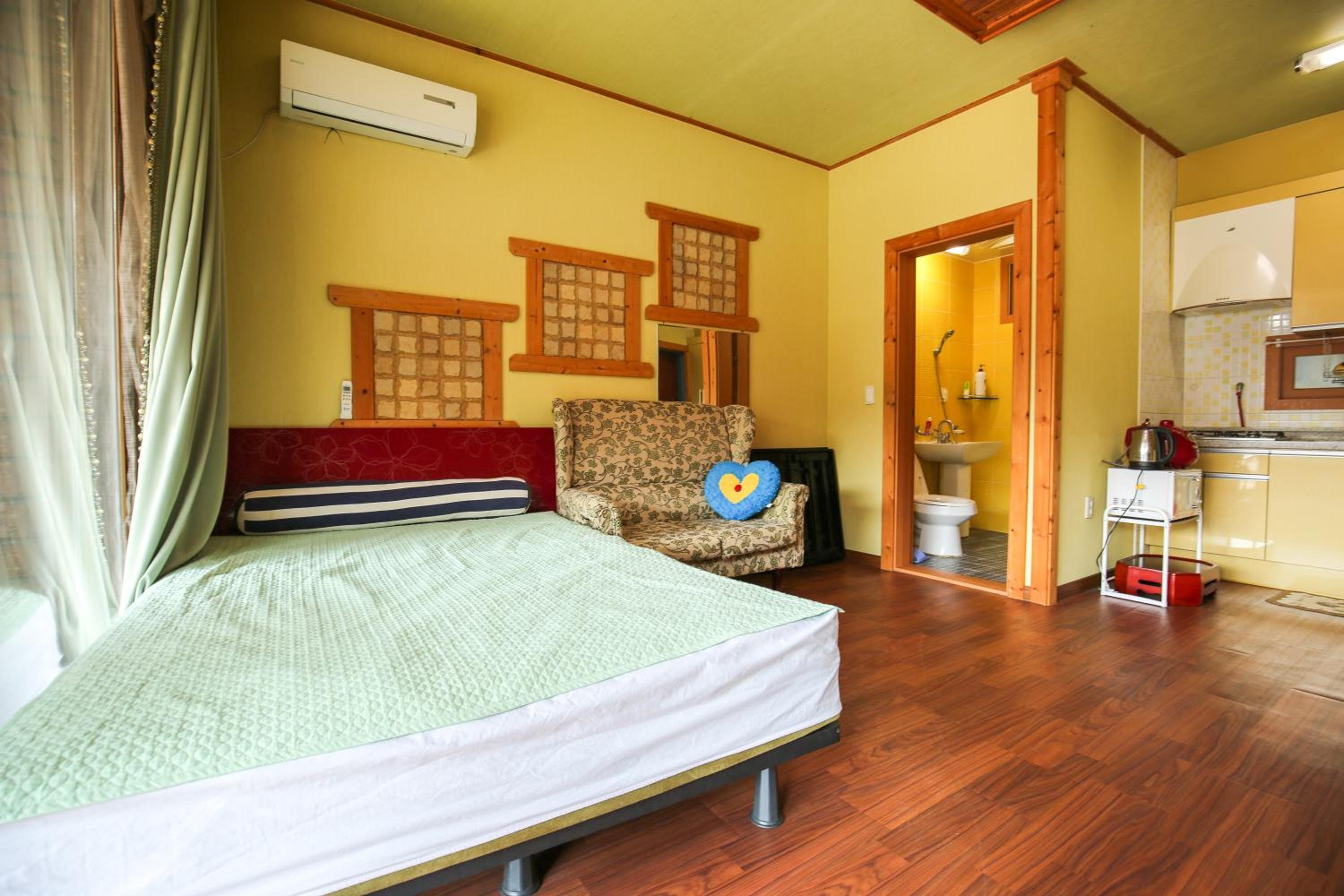 Double Room - Photo 7