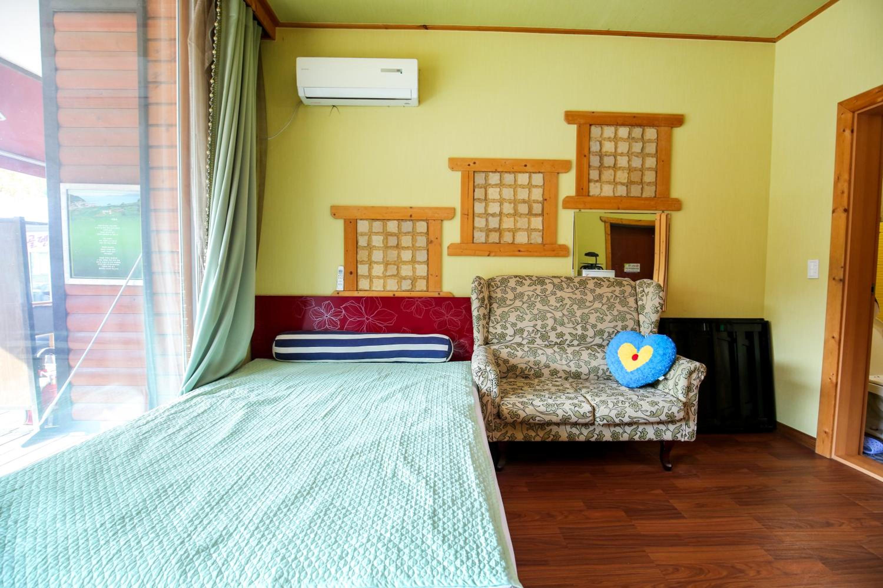 Double Room - Photo 8