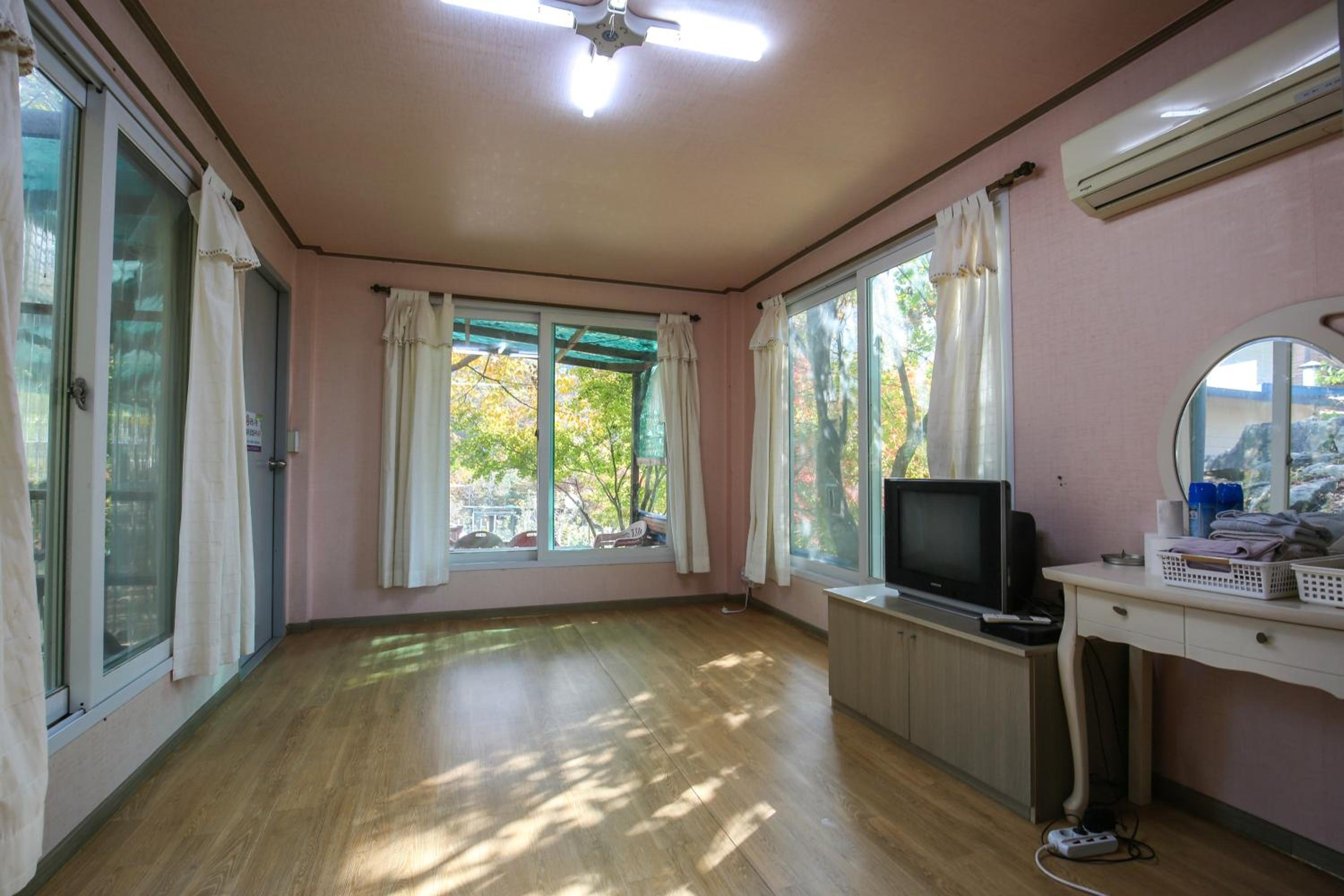 Double Room 1 - Photo 7