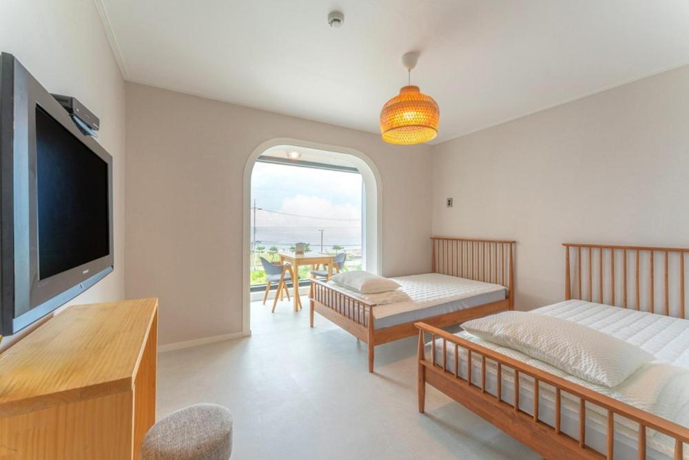 Double or Twin Room with Sea View photo 1