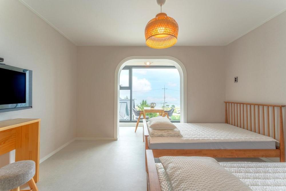 Double or Twin Room with Sea View photo 2