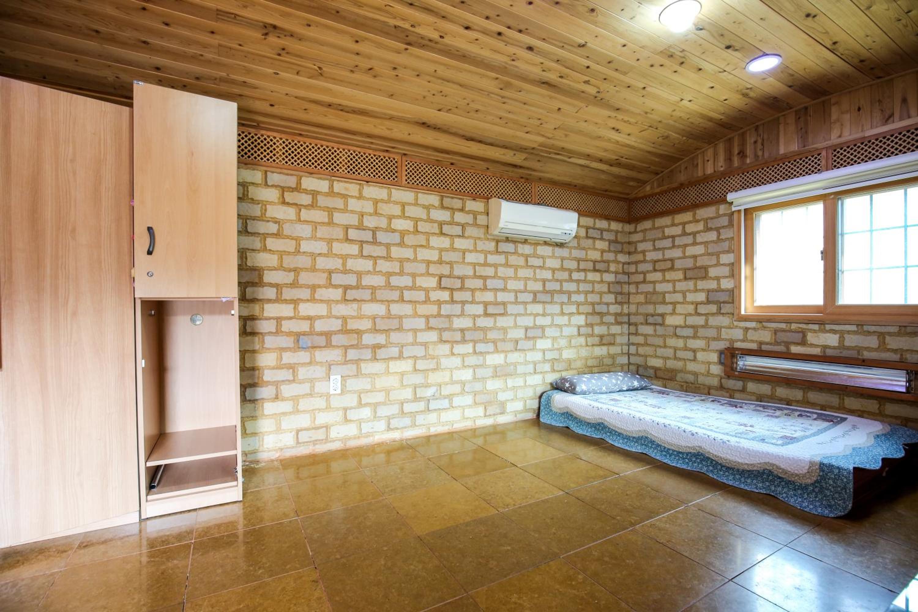 Quadruple Room - Photo 8