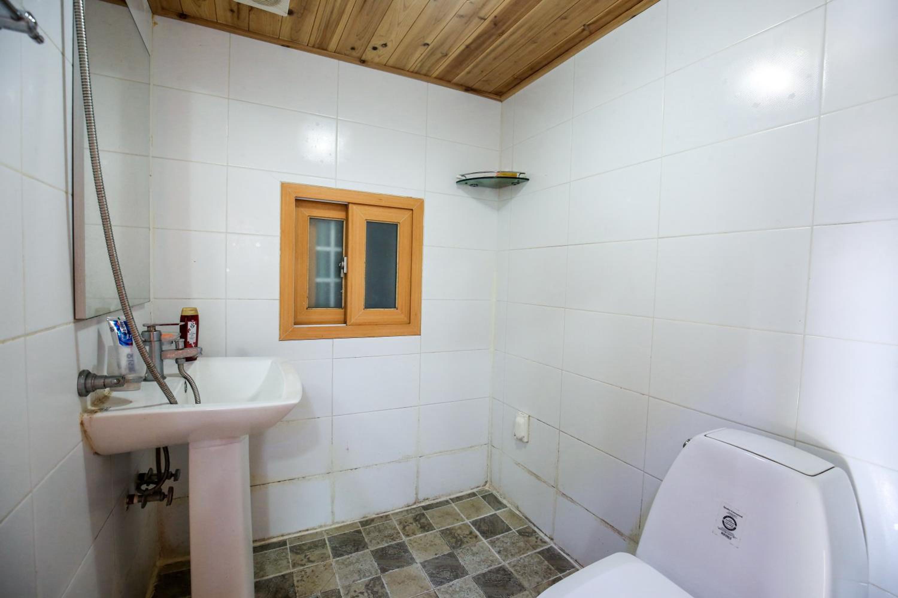 Quadruple Room - Photo 9