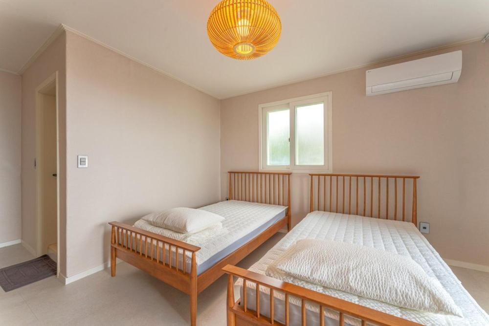 Double or Twin Room with Sea View photo 3