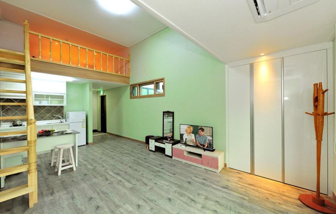 Family Room photo 1