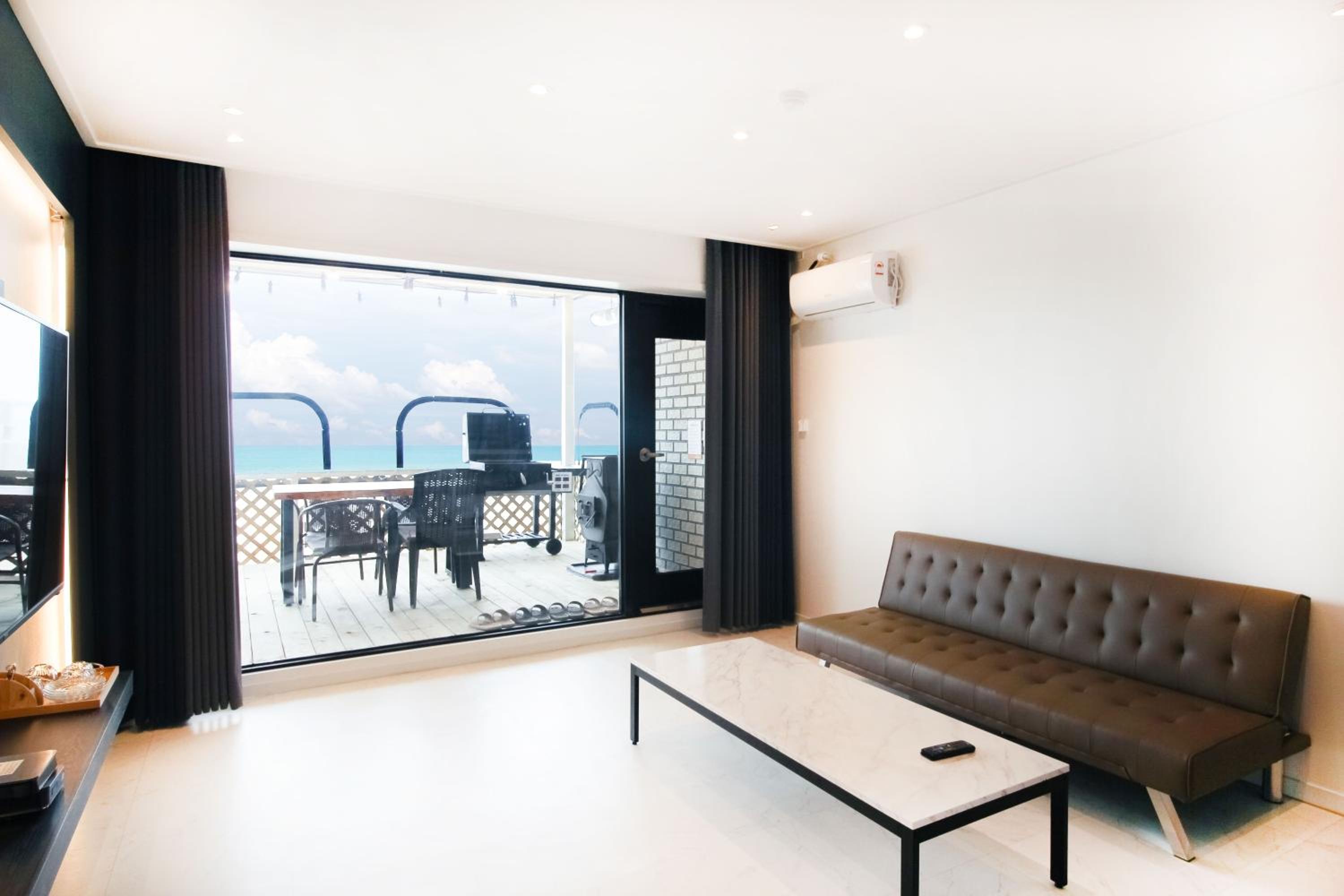Double or Twin Room with Sea View - Photo 5