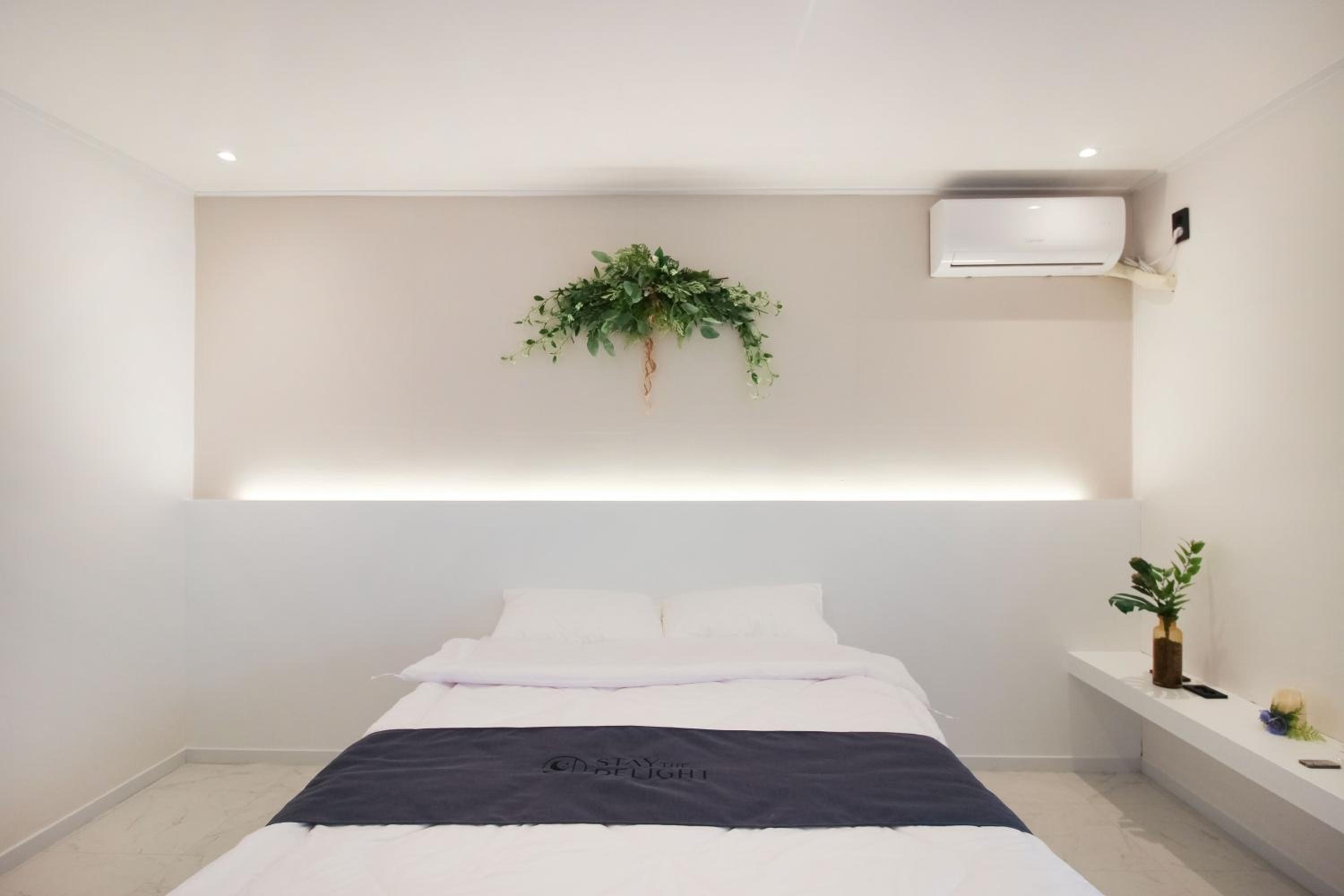 Double or Twin Room with Sea View - Photo 2