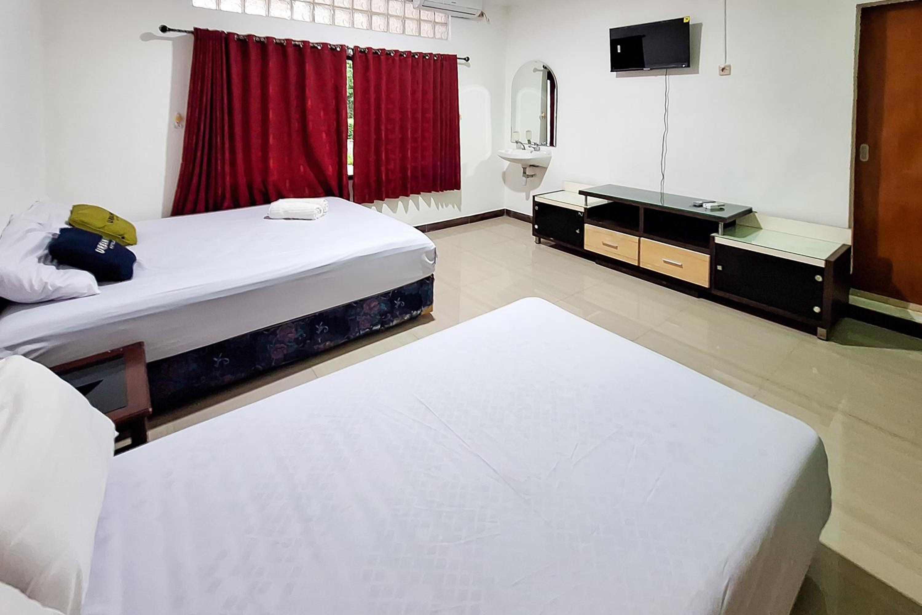 Suite - Photo 1