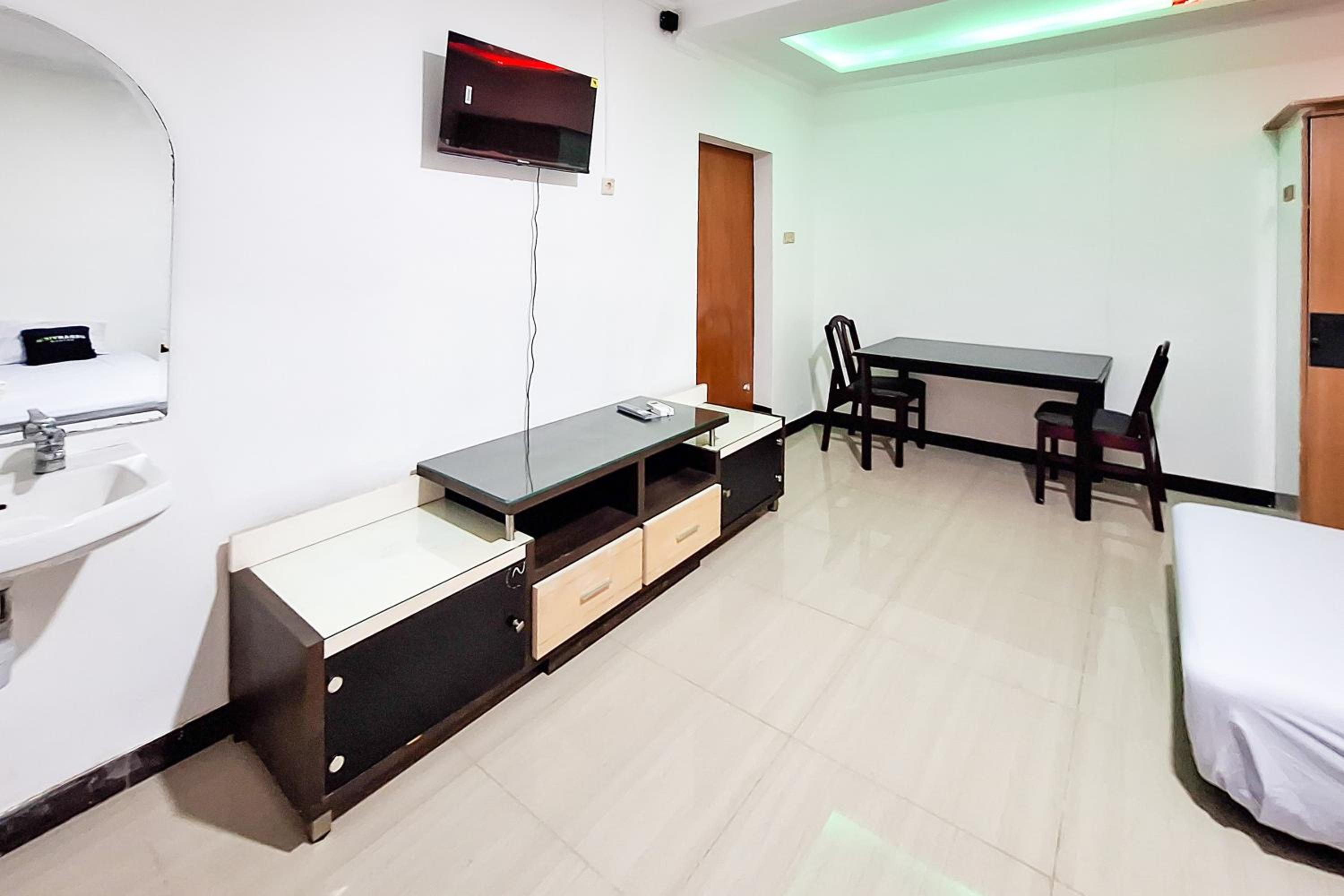 Suite - Photo 3