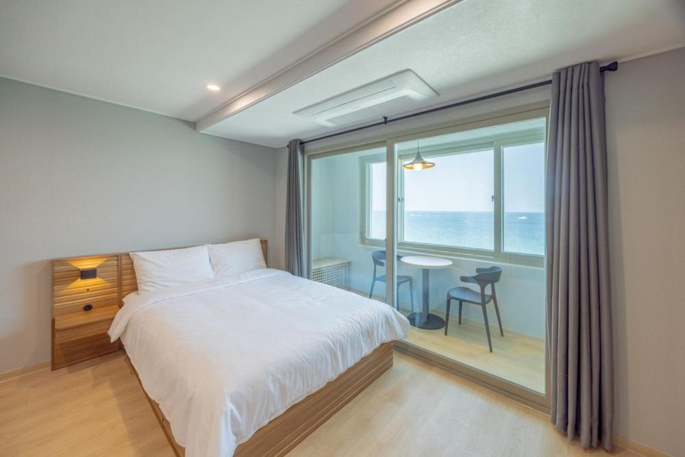 Double Room with Sea View photo 2