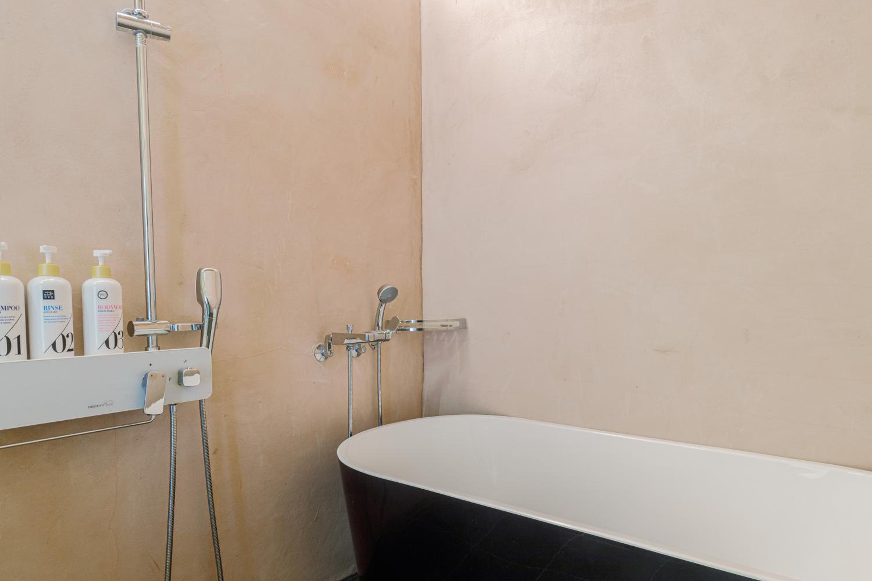 Double or Twin Room - Photo 6