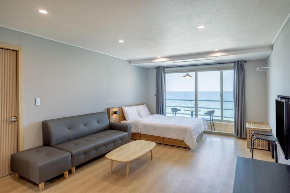 Double Room with Sea View photo 2