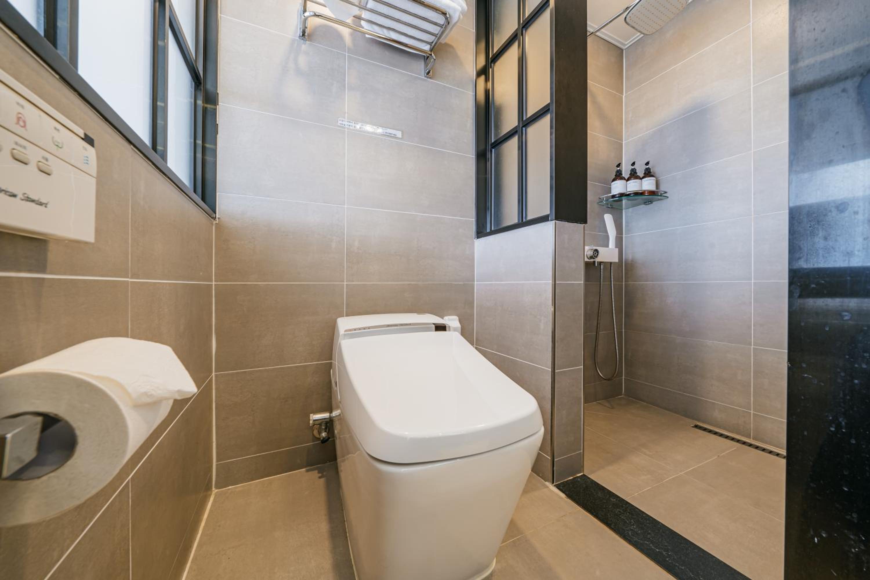 Standard Triple Room - Photo 4