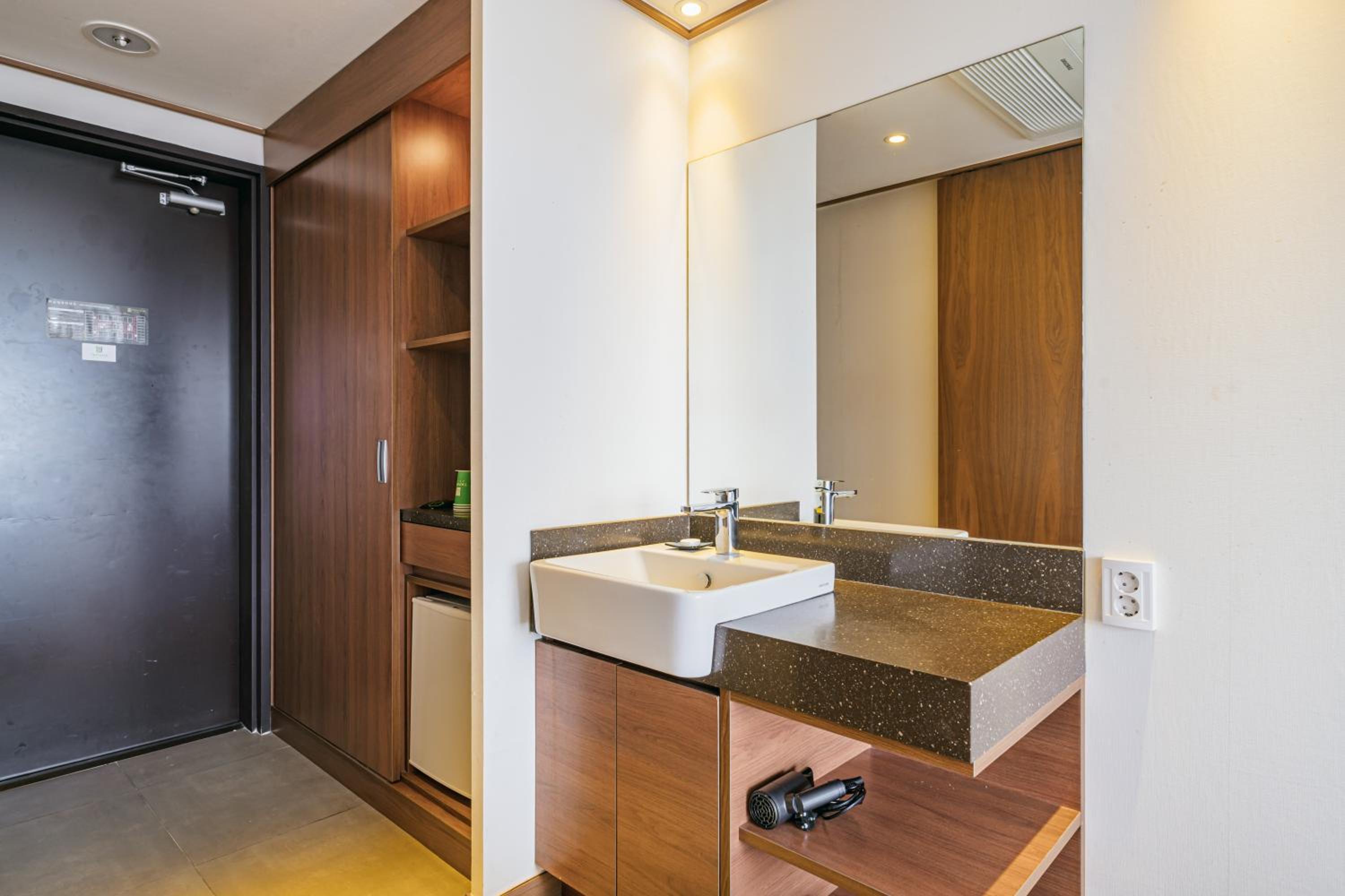 Standard Triple Room - Photo 3