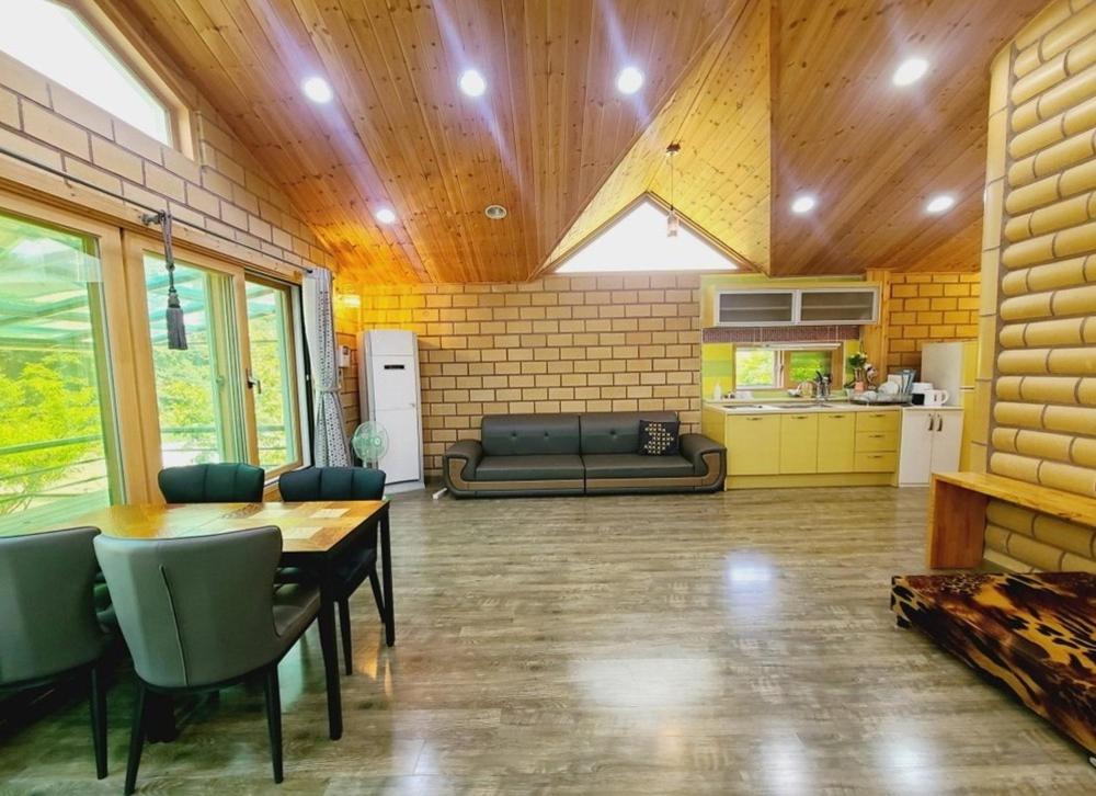 Quadruple Room - Photo 9