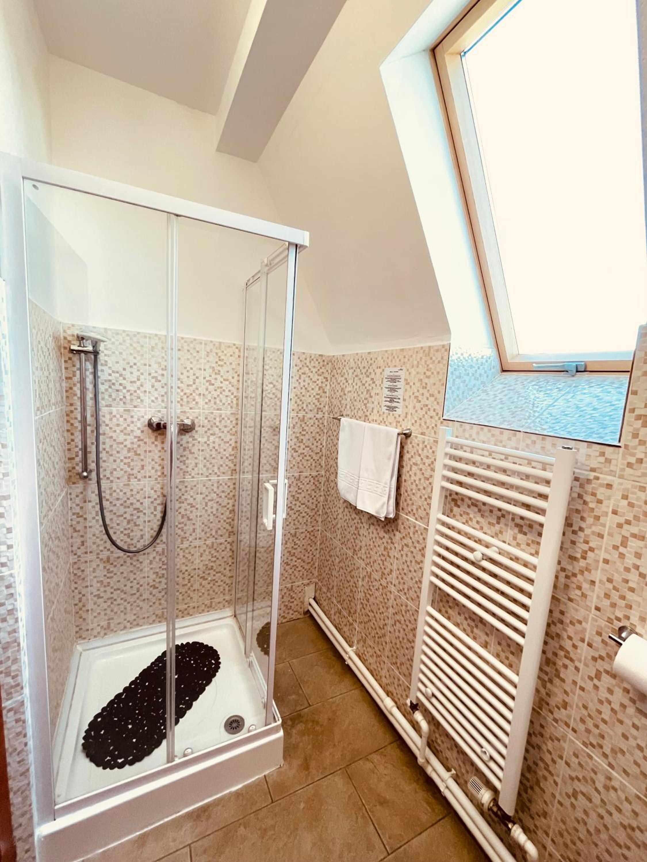 Double or Twin Room - Photo 7
