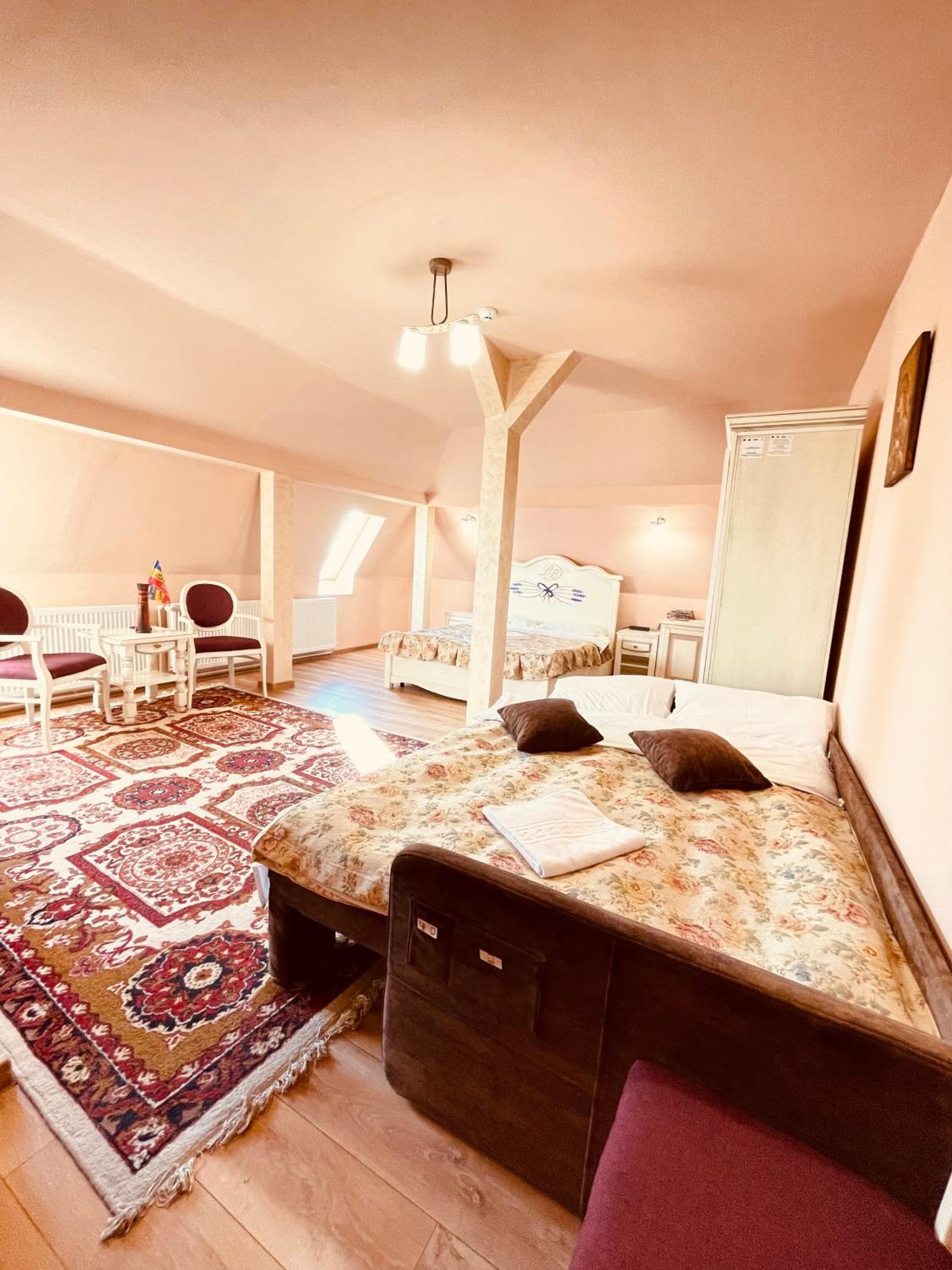 Deluxe Family Suite - Photo 1
