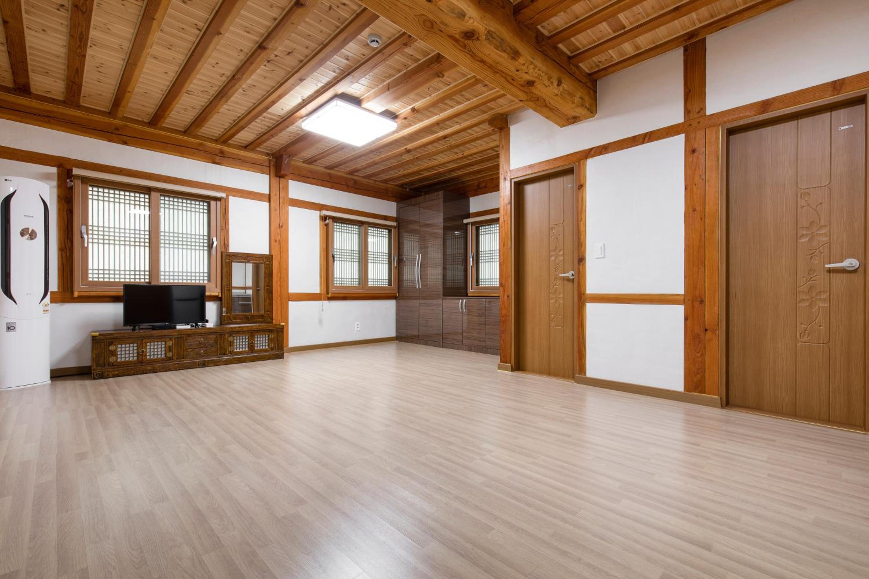 Family Room photo 3