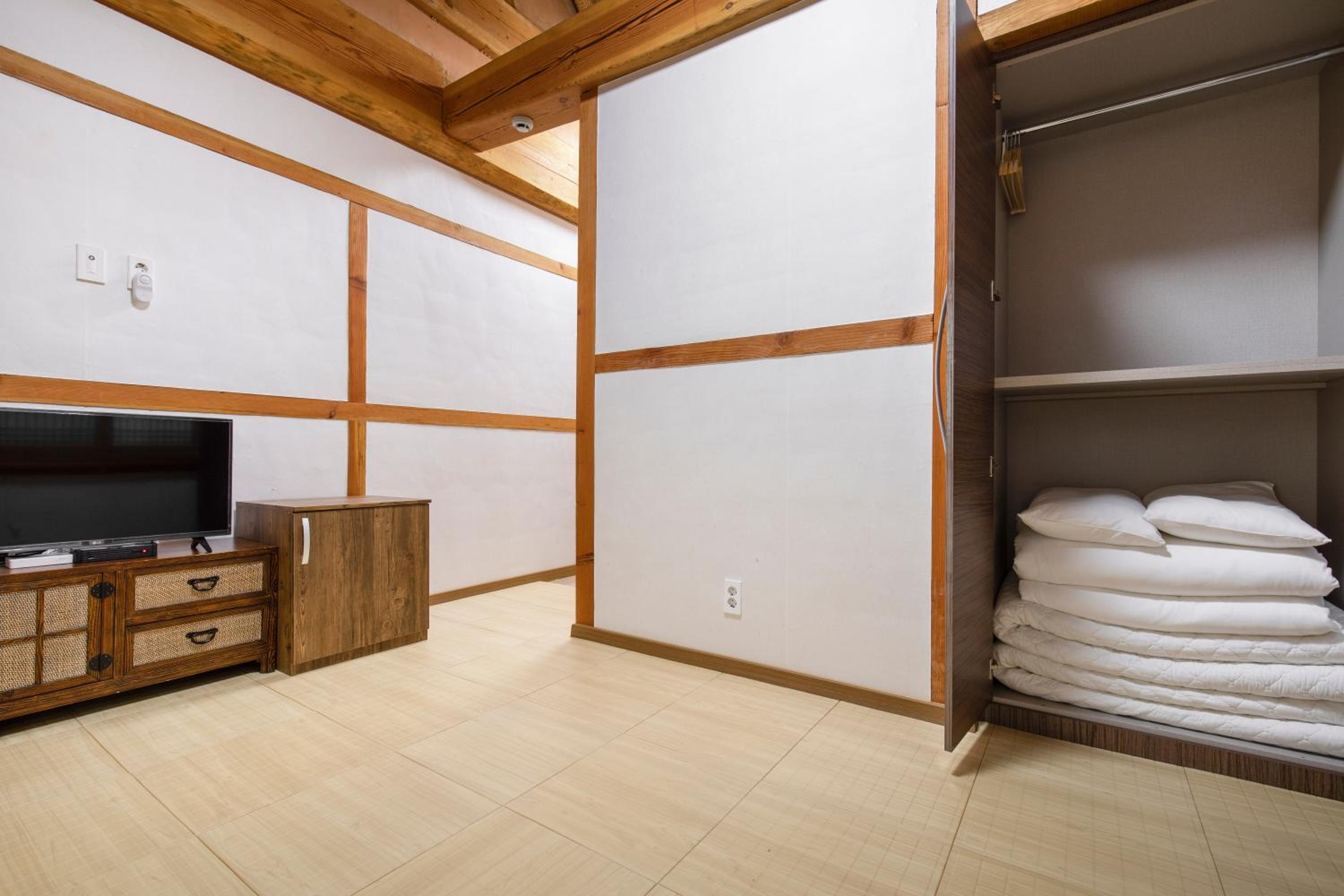 Double Room 1 - Photo 1