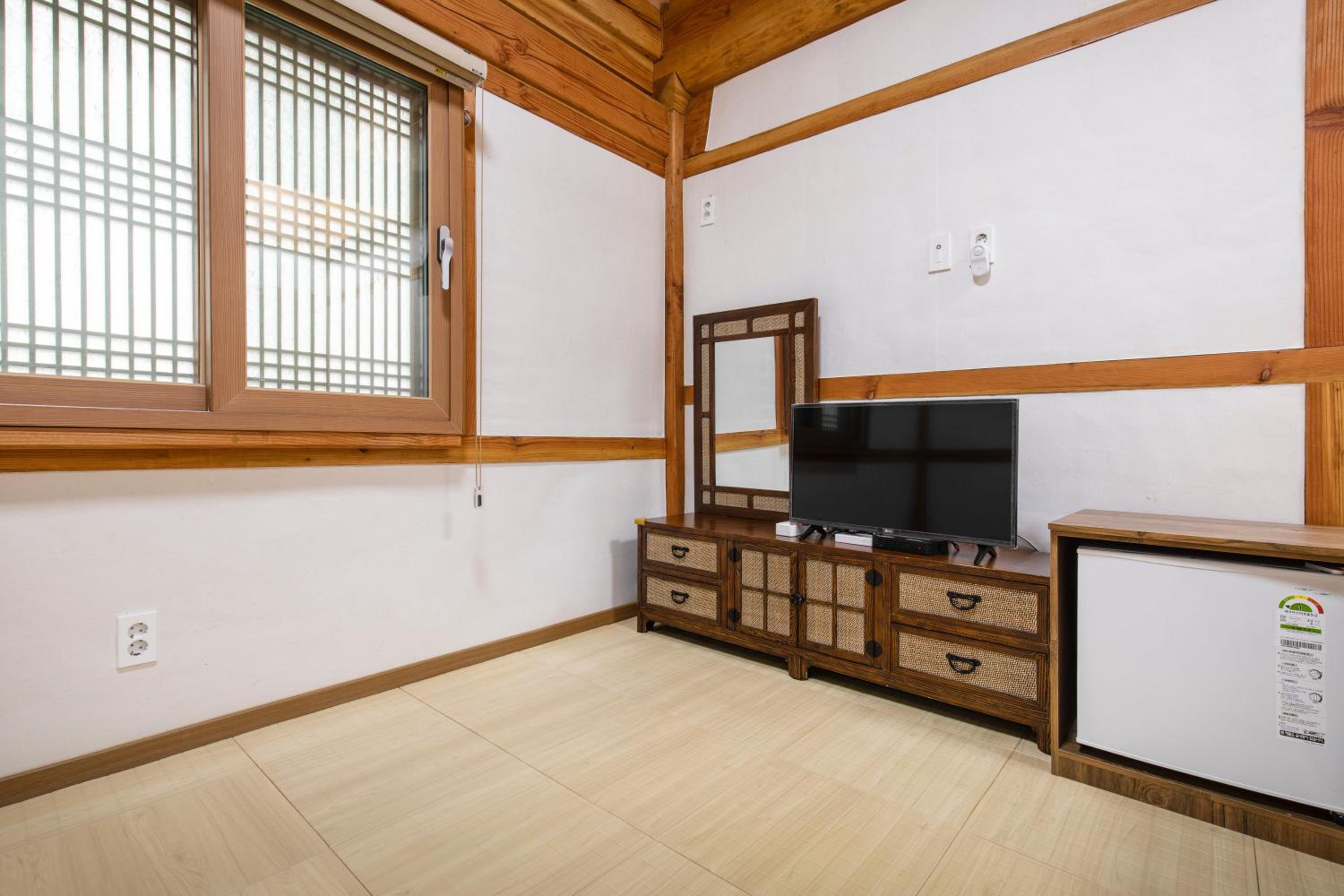 Double Room 1 - Photo 6