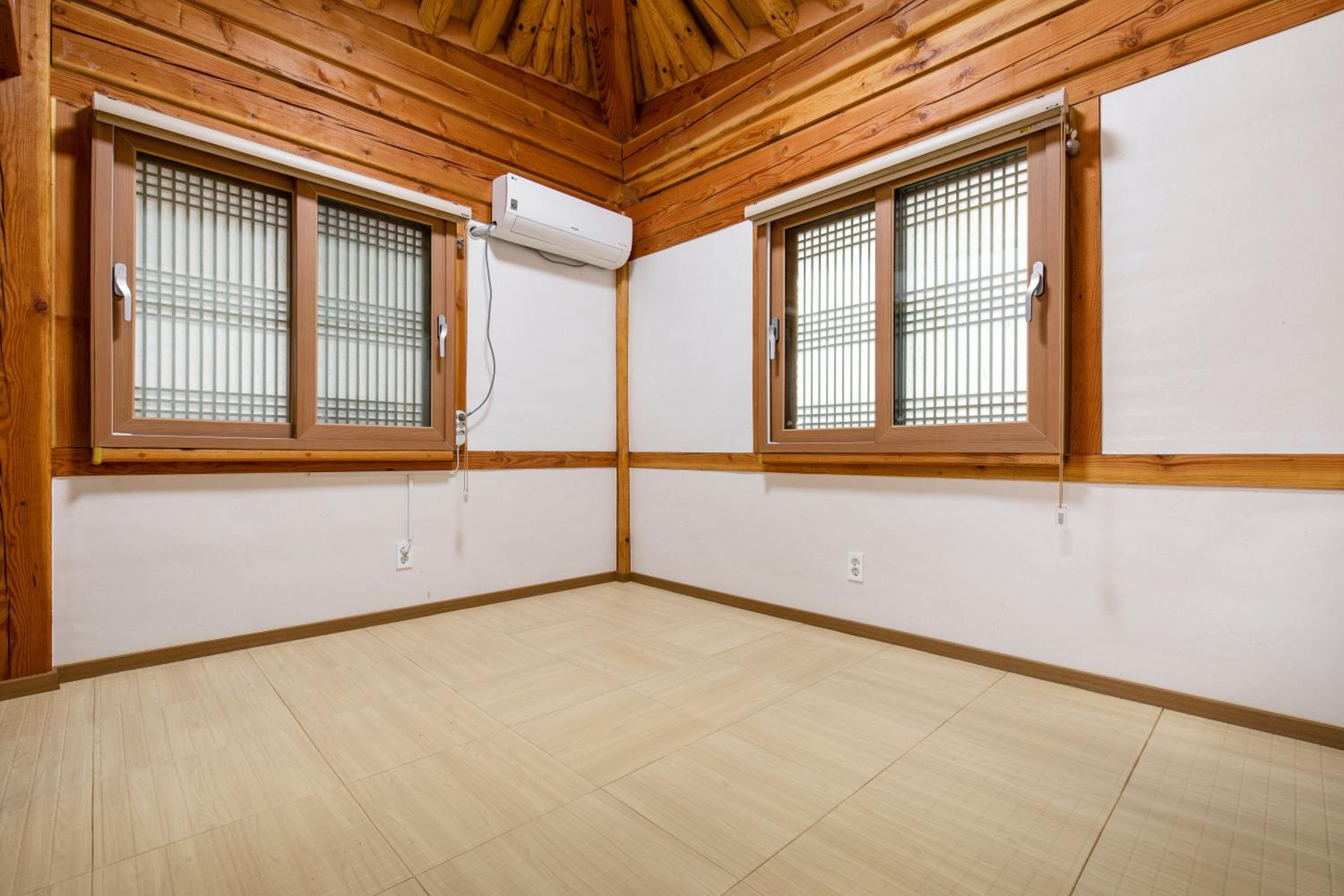 Double Room 1 - Photo 5