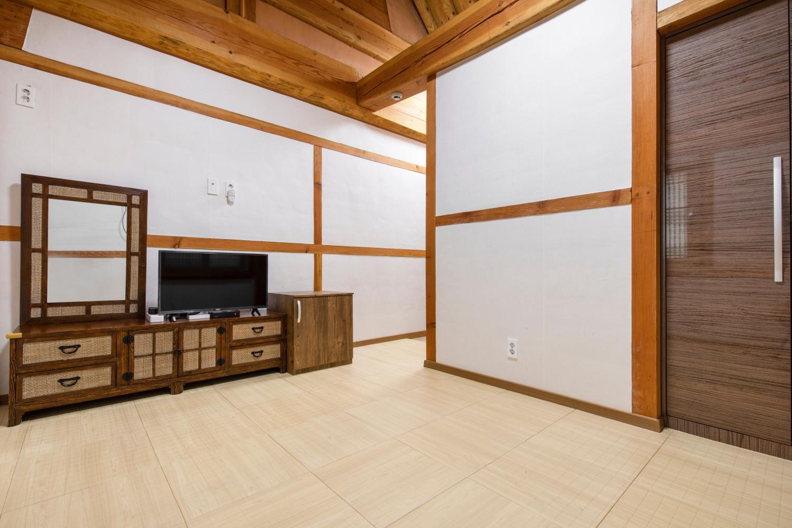 Double Room 1 - Photo 3