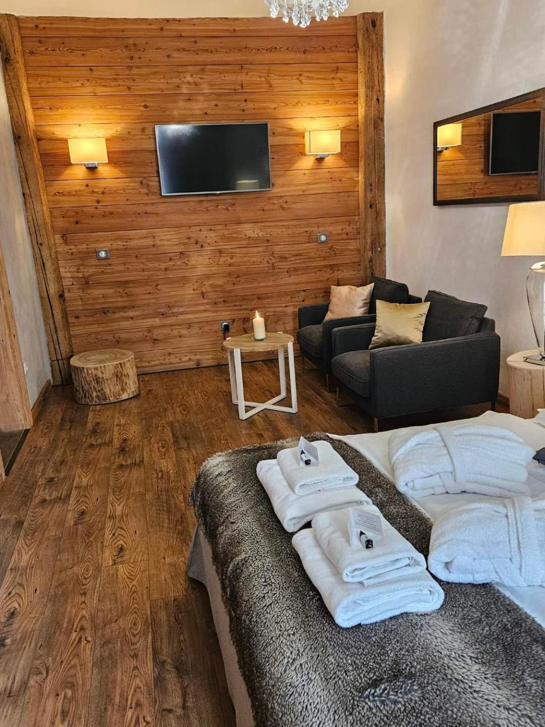 Deluxe Apartment