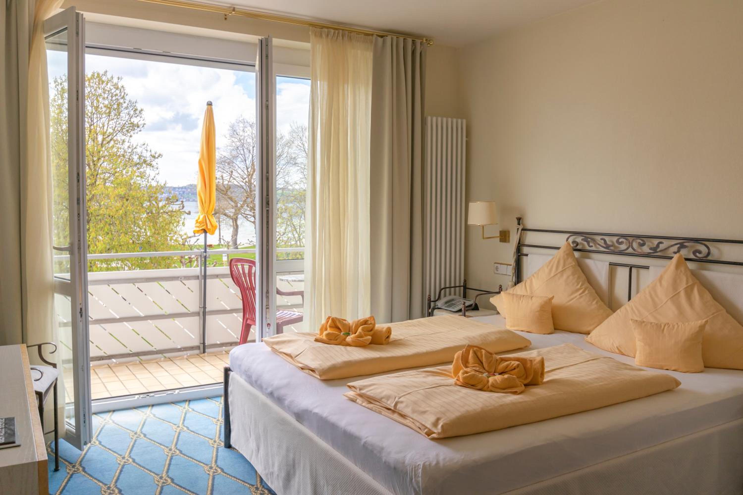  Double Room with Balcony and partial Lake View - Main Building photo 3