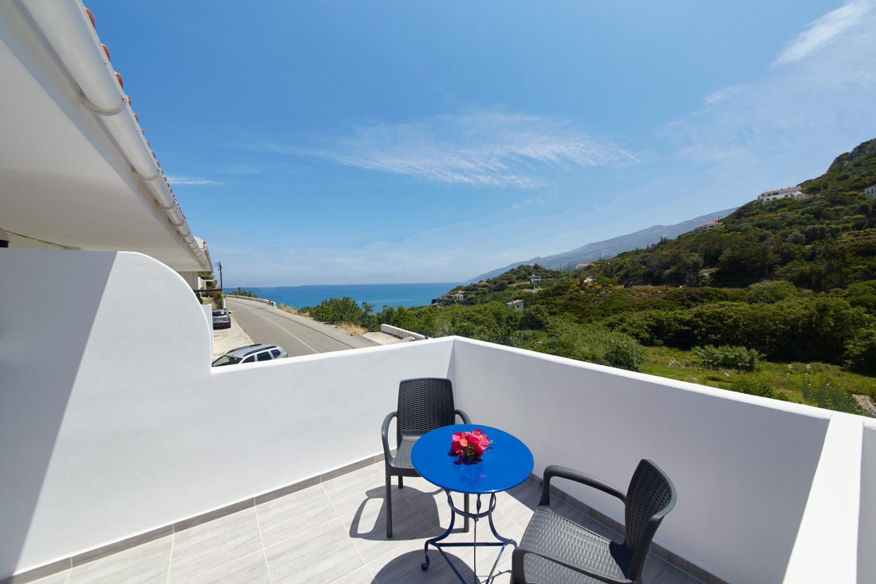 Twin Room with Terrace - Photo 3