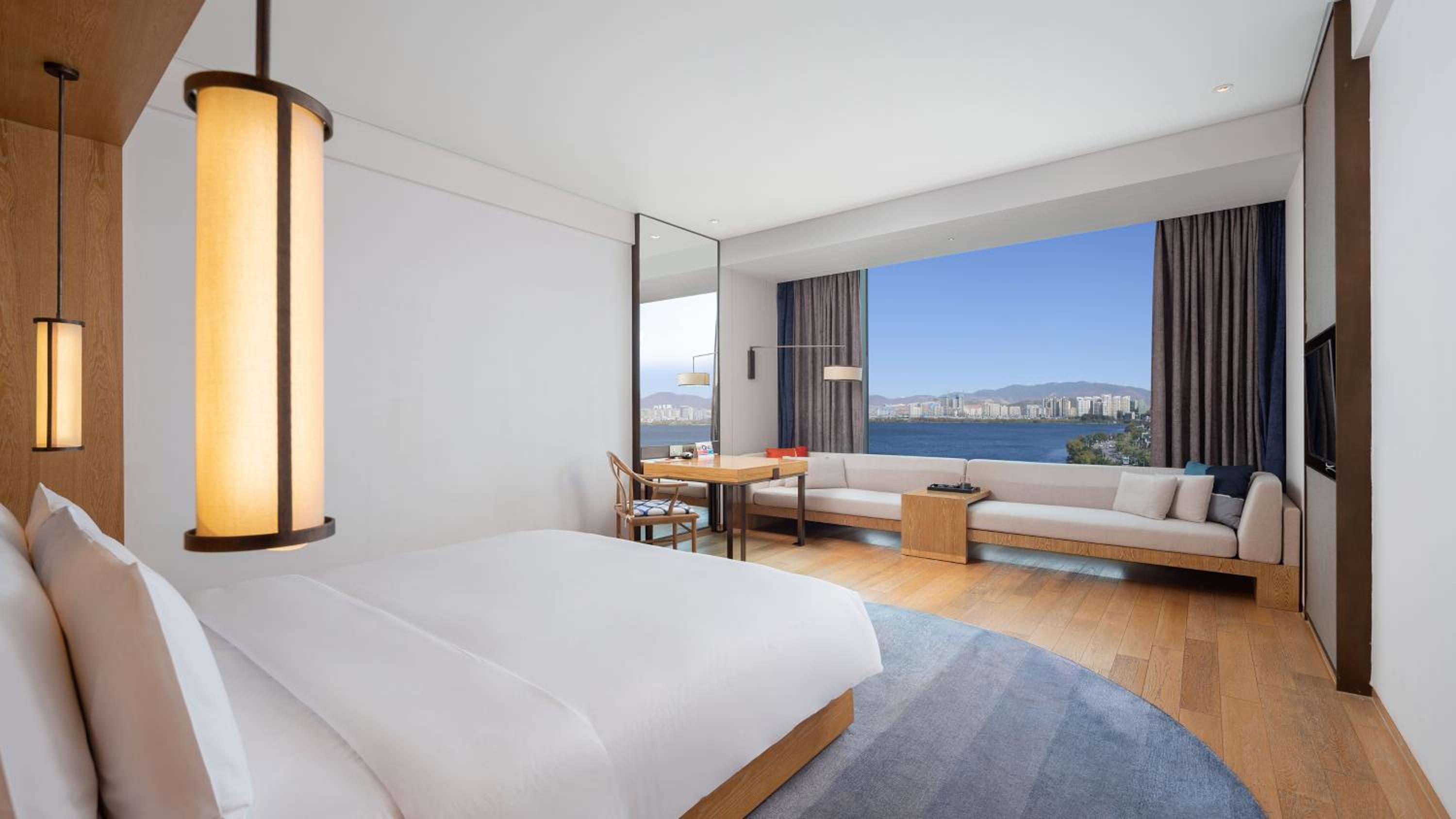 Standard King Room with Lake View