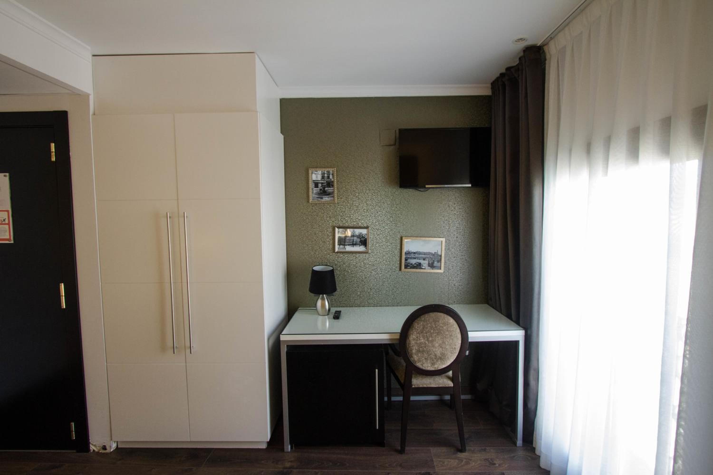 Twin Room with Street View photo 2