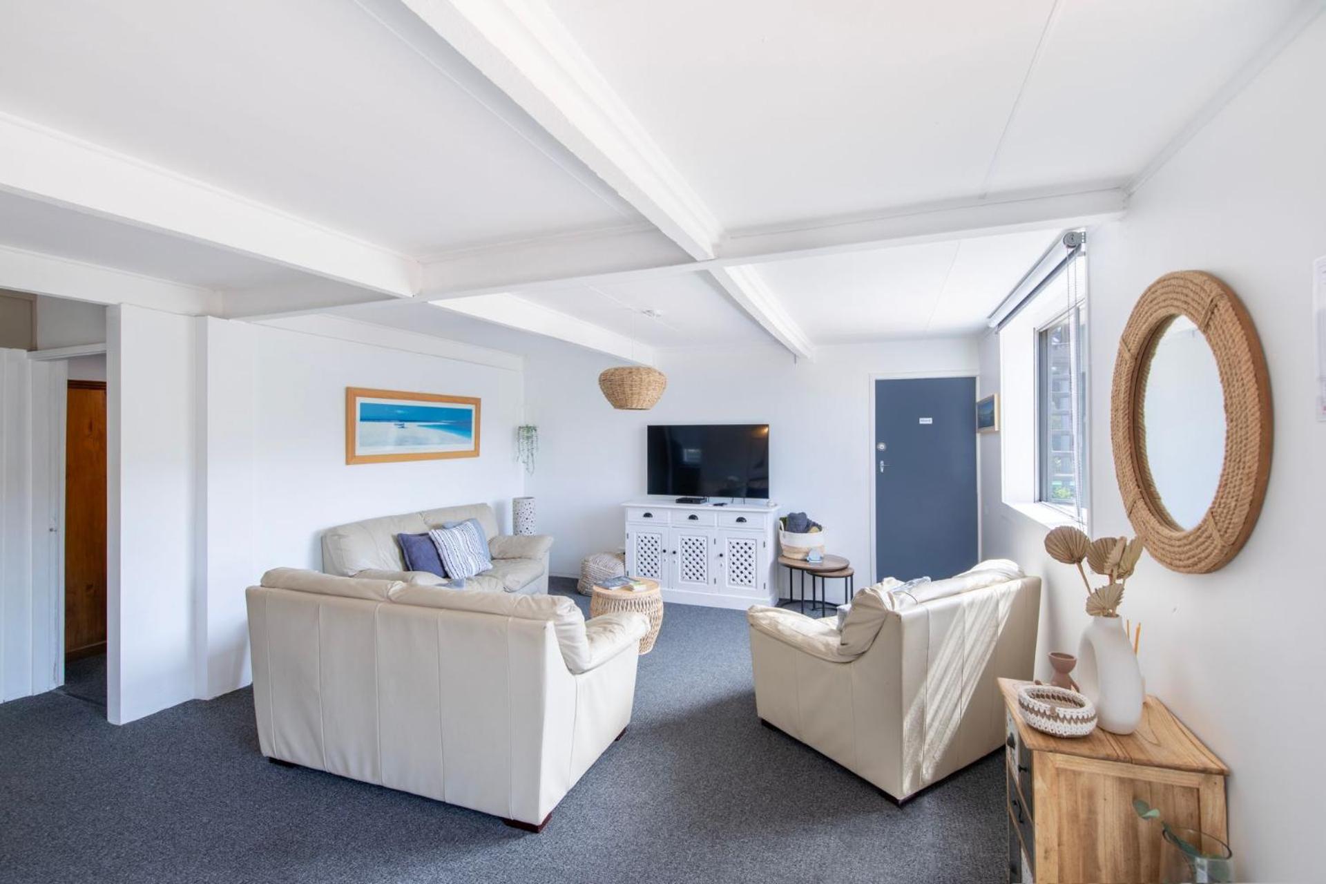 Five-Bedroom House photo 1