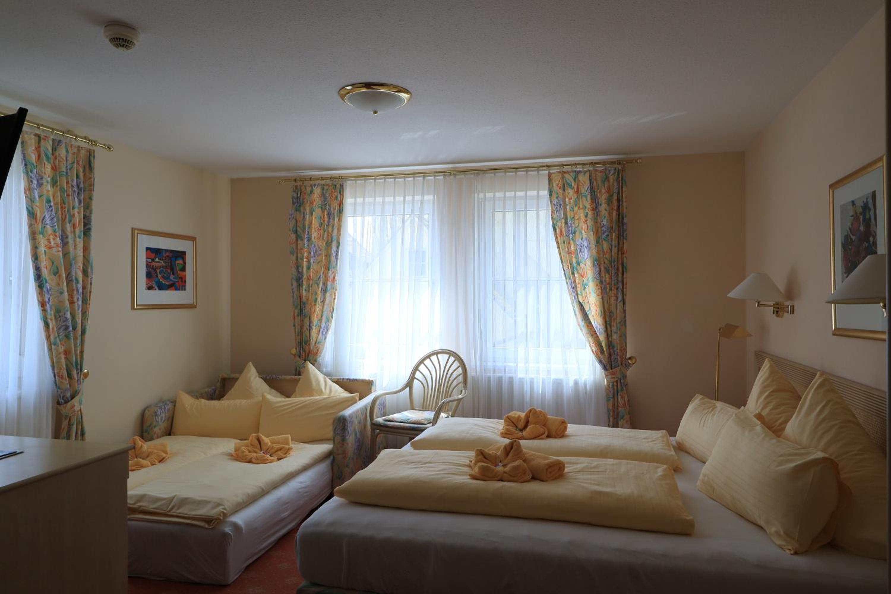 Family Room - Guest House photo 1