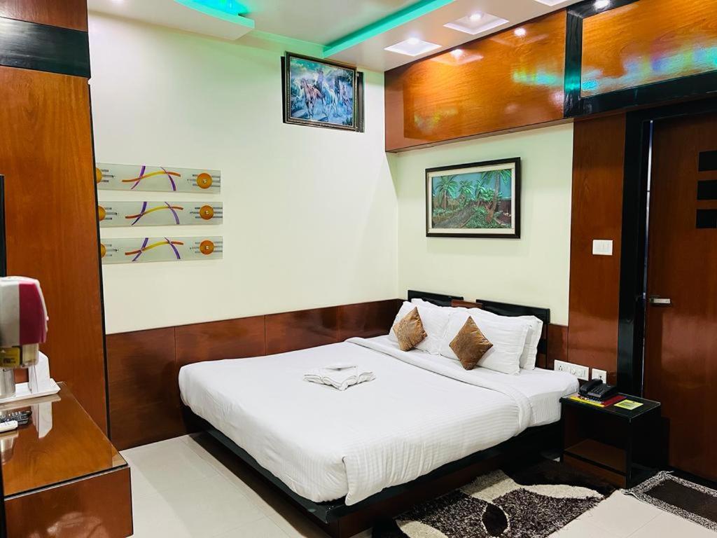 Deluxe Double Room (2 Adults + 1 Child) photo 3