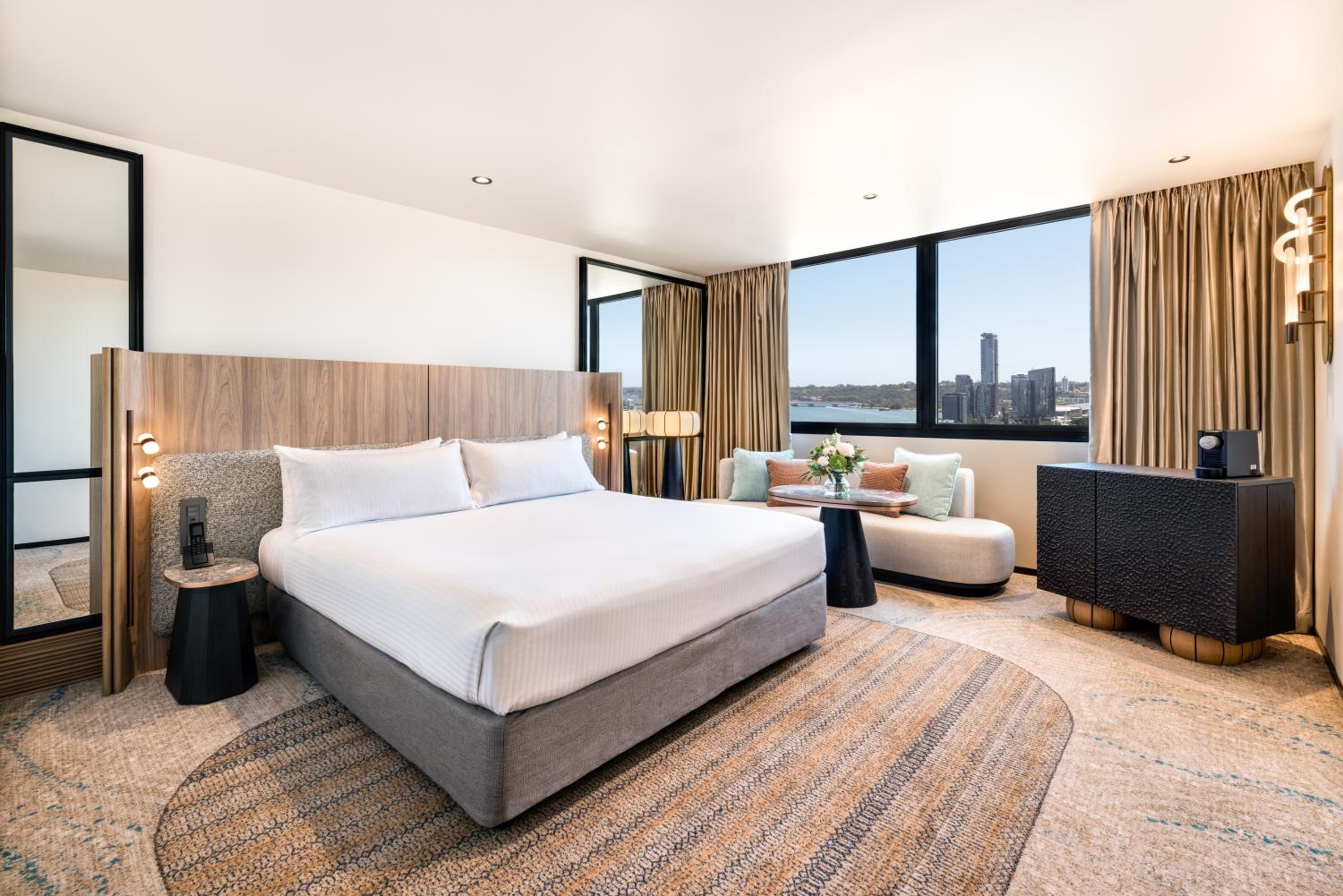 Premier Riverview King Room - Photo 1