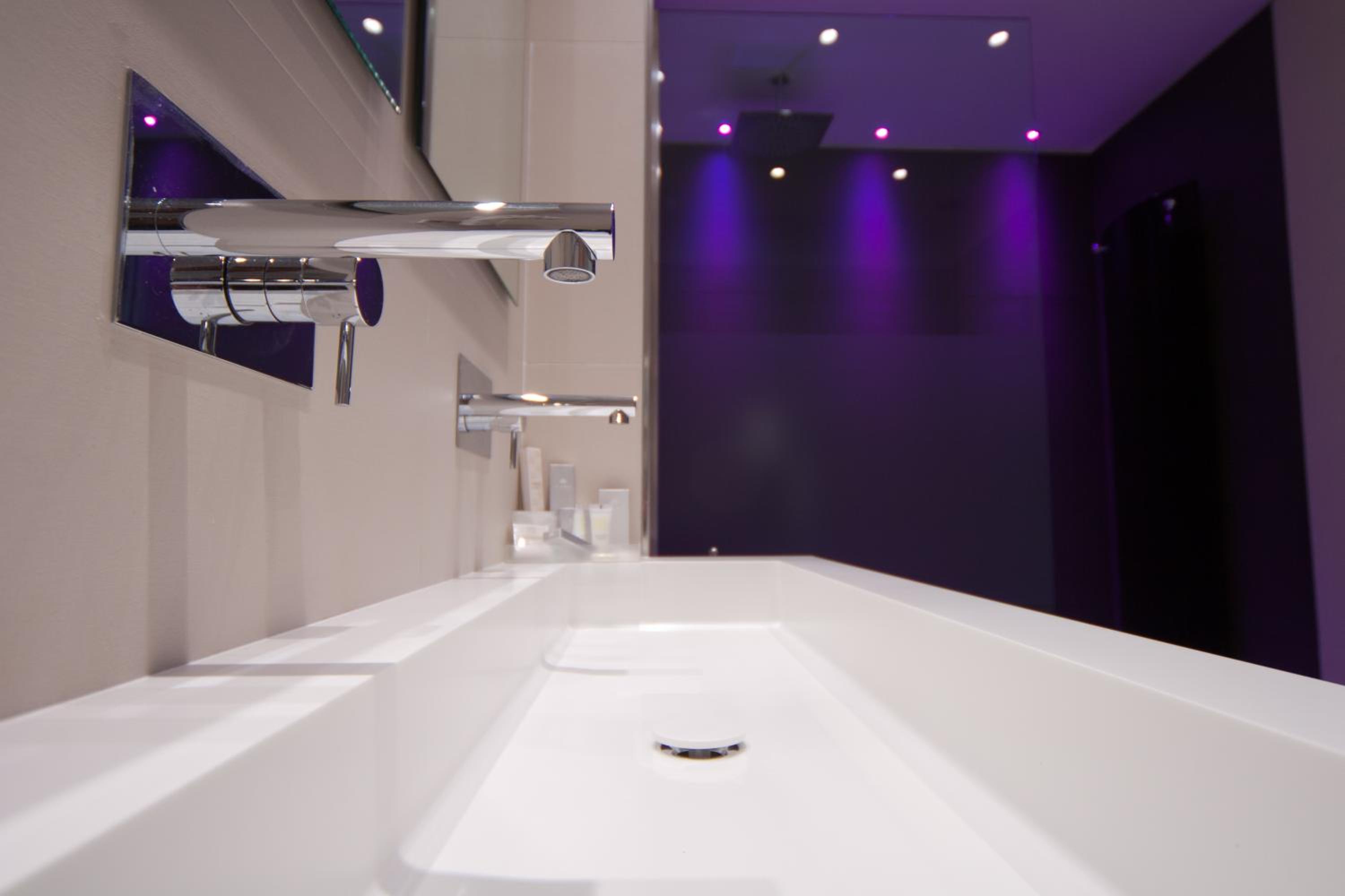 Suite with Hot Tub - Photo 29