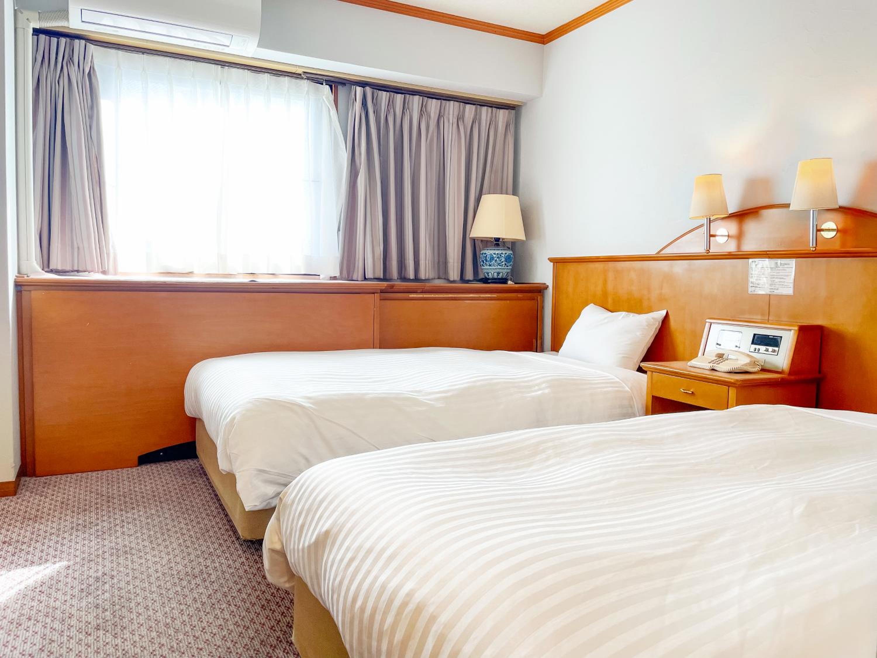 Large Twin Room - Smoking - Photo 3