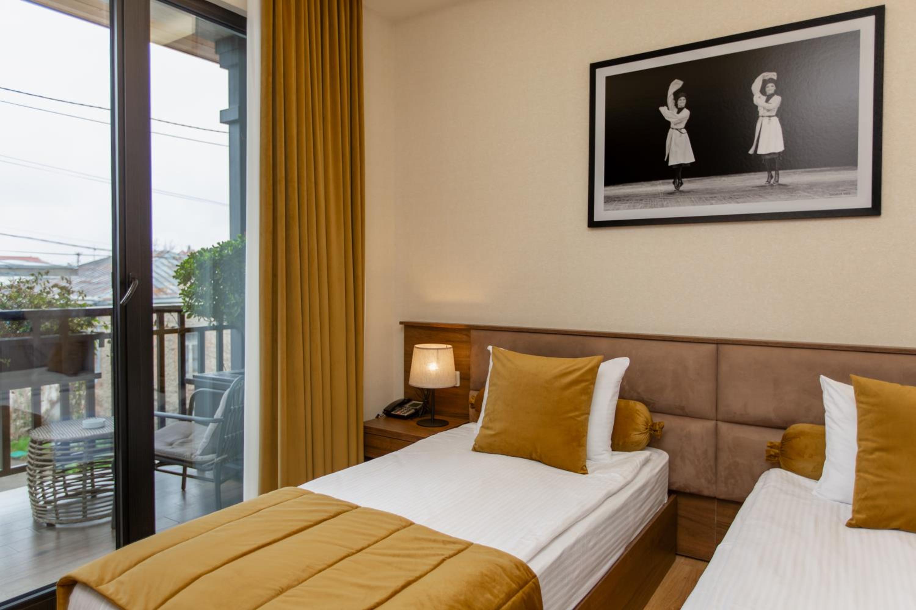 Standard Twin Room - Photo 8