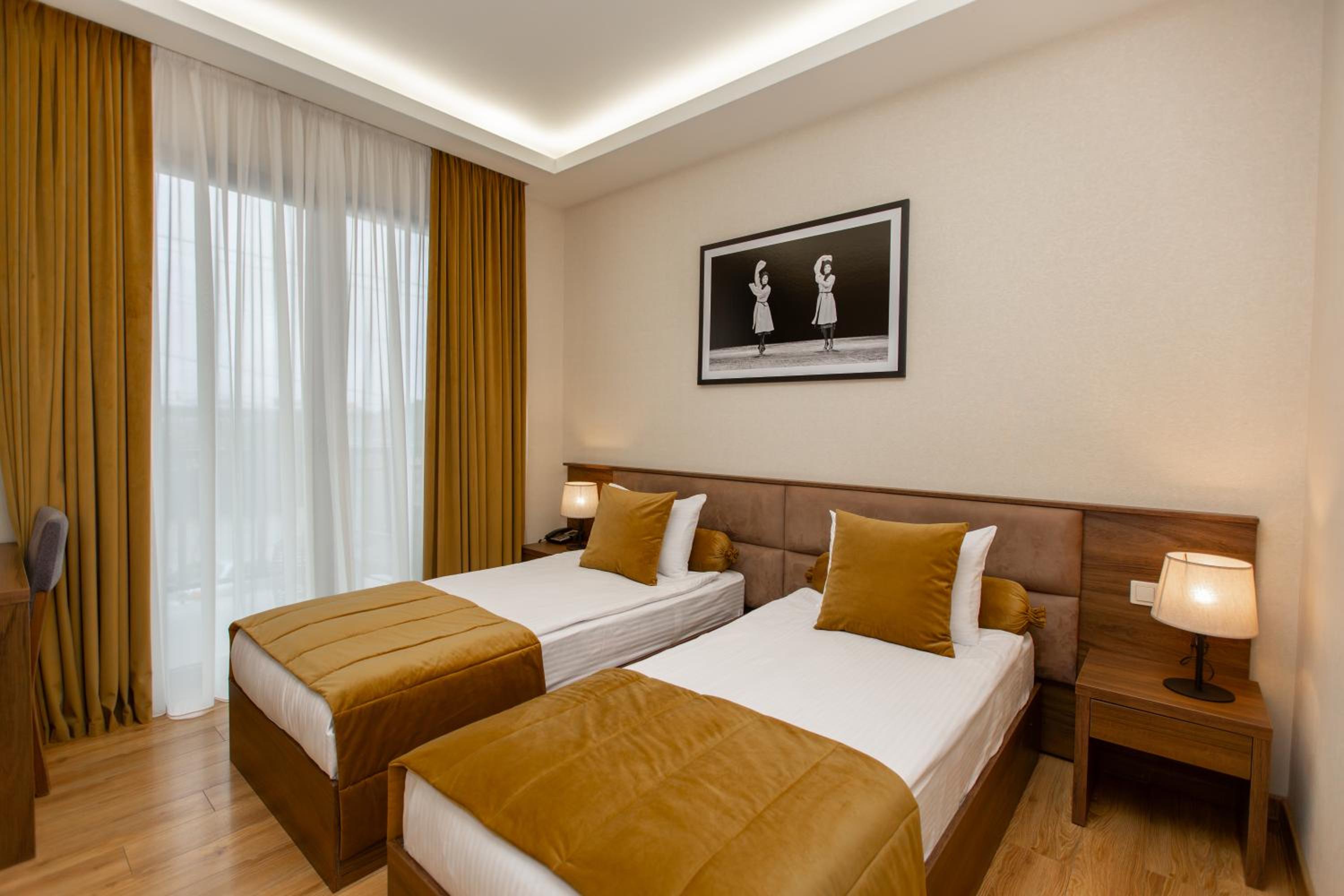 Standard Twin Room - Photo 9