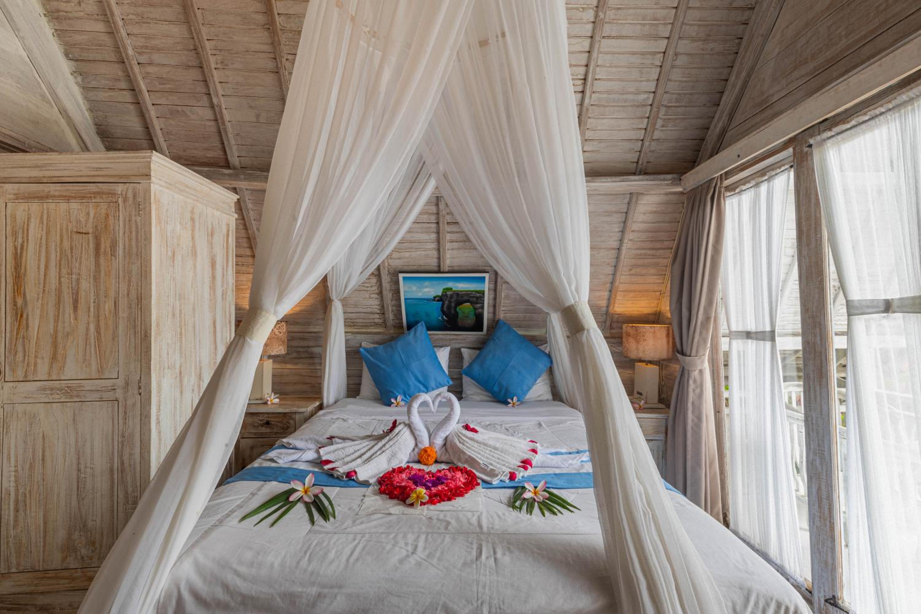 Deluxe Double Room with Balcony - Photo 2