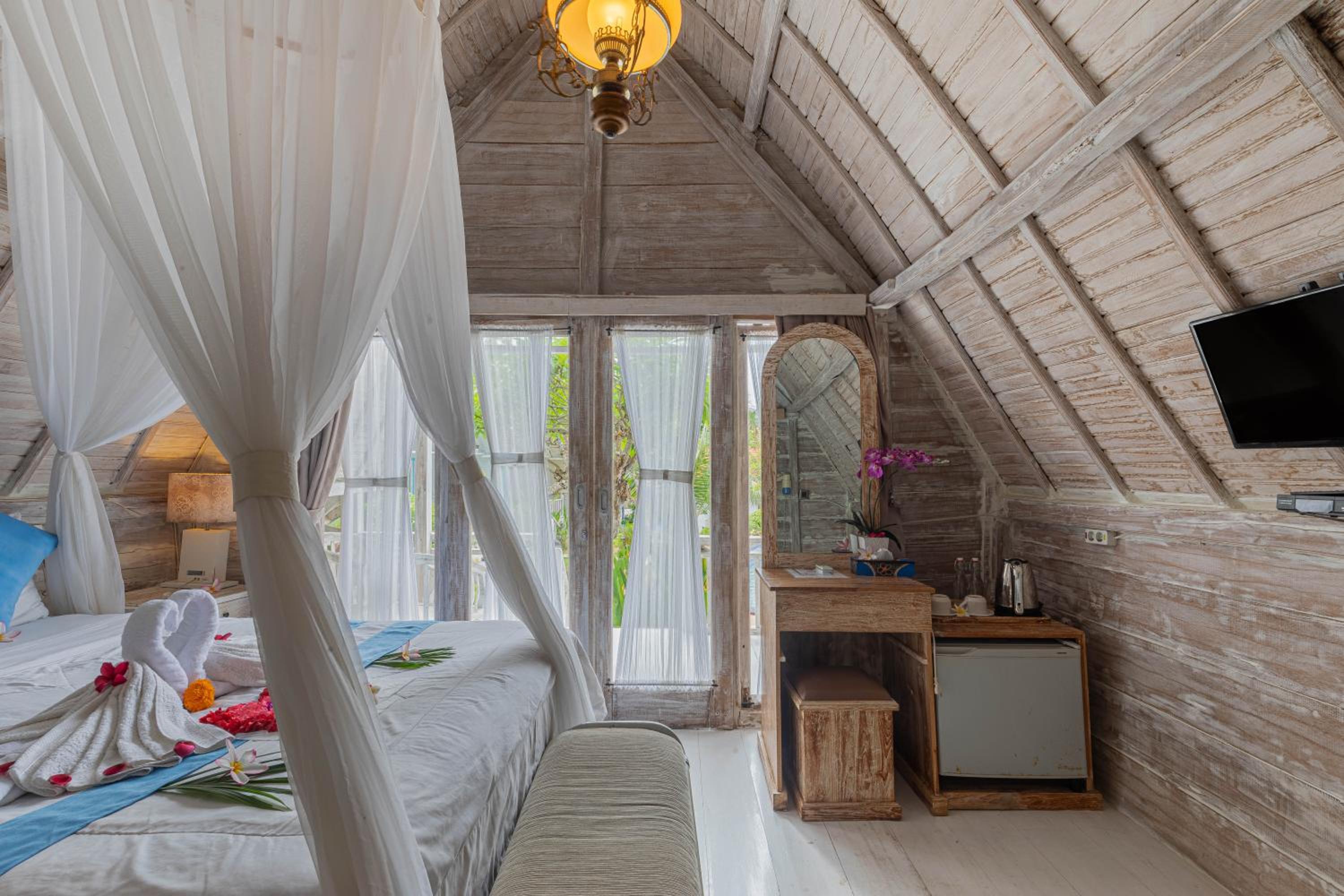 Deluxe Double Room with Balcony - Photo 3